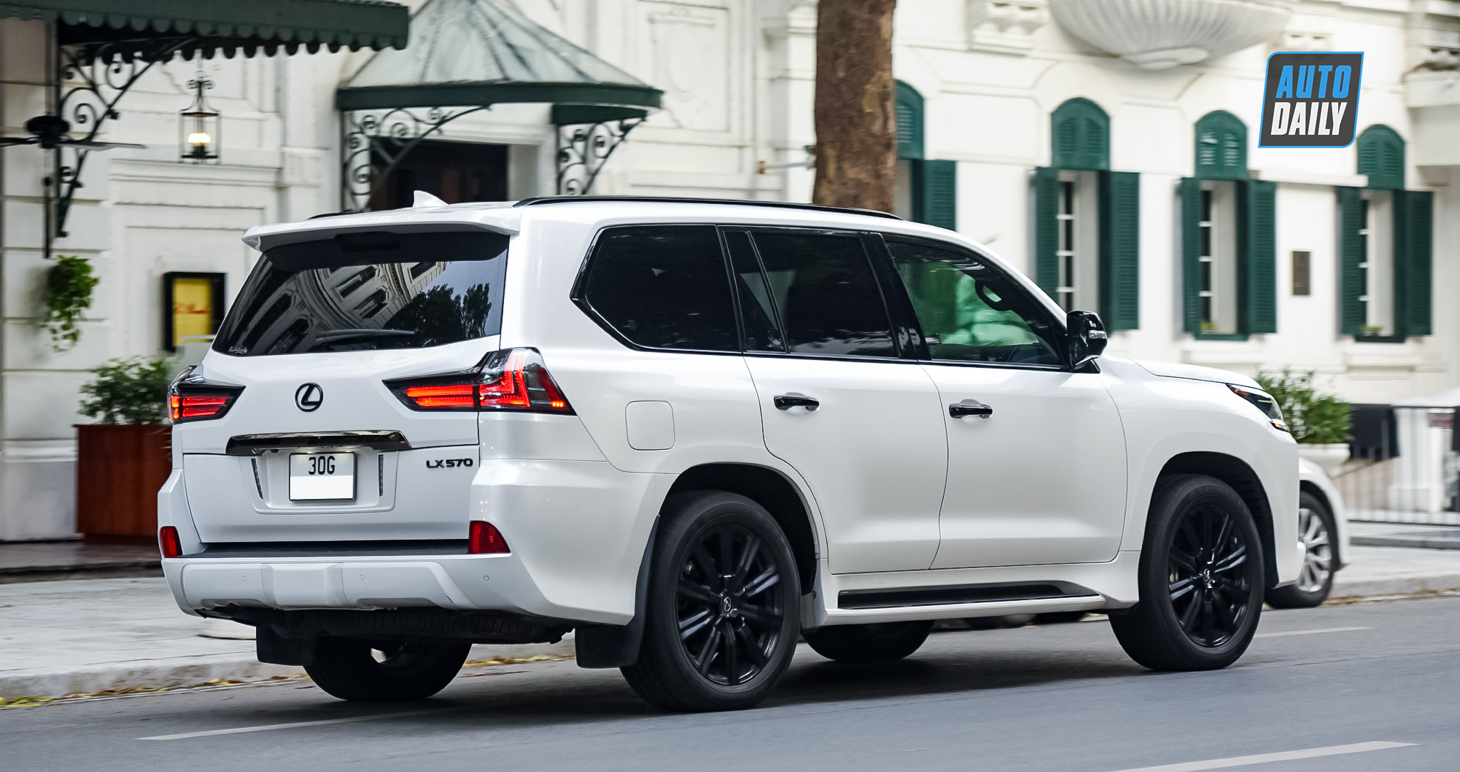 Hàng hiếm Lexus LX570 Inspiration Series sản xuất chỉ 500 chiếc adt-2876-copy.jpg