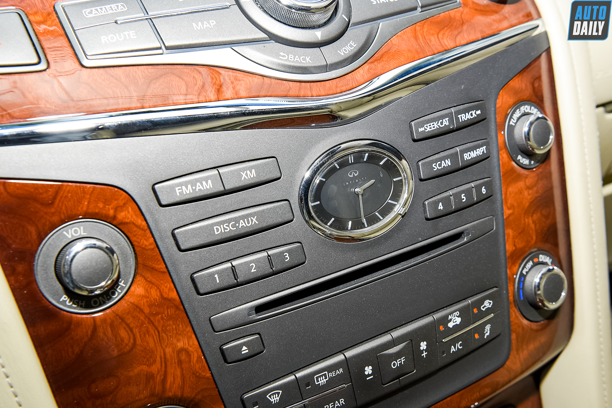 Infiniti QX80 2015 chạy gần 80.000 km bán lại giá hơn 3 tỷ qx80-2021-10.jpg