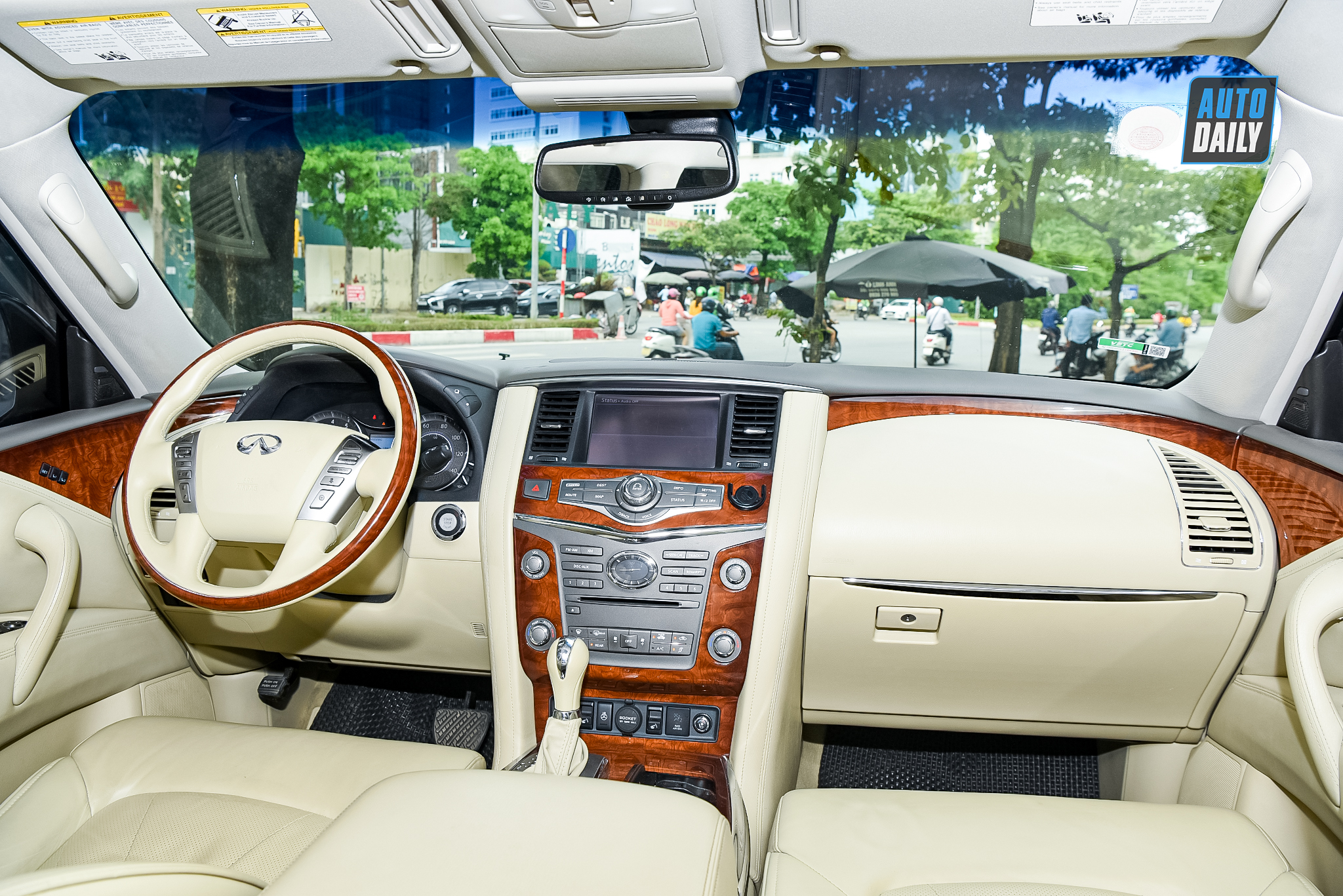 Infiniti QX80 2015 chạy gần 80.000 km bán lại giá hơn 3 tỷ qx80-2021-12.jpg