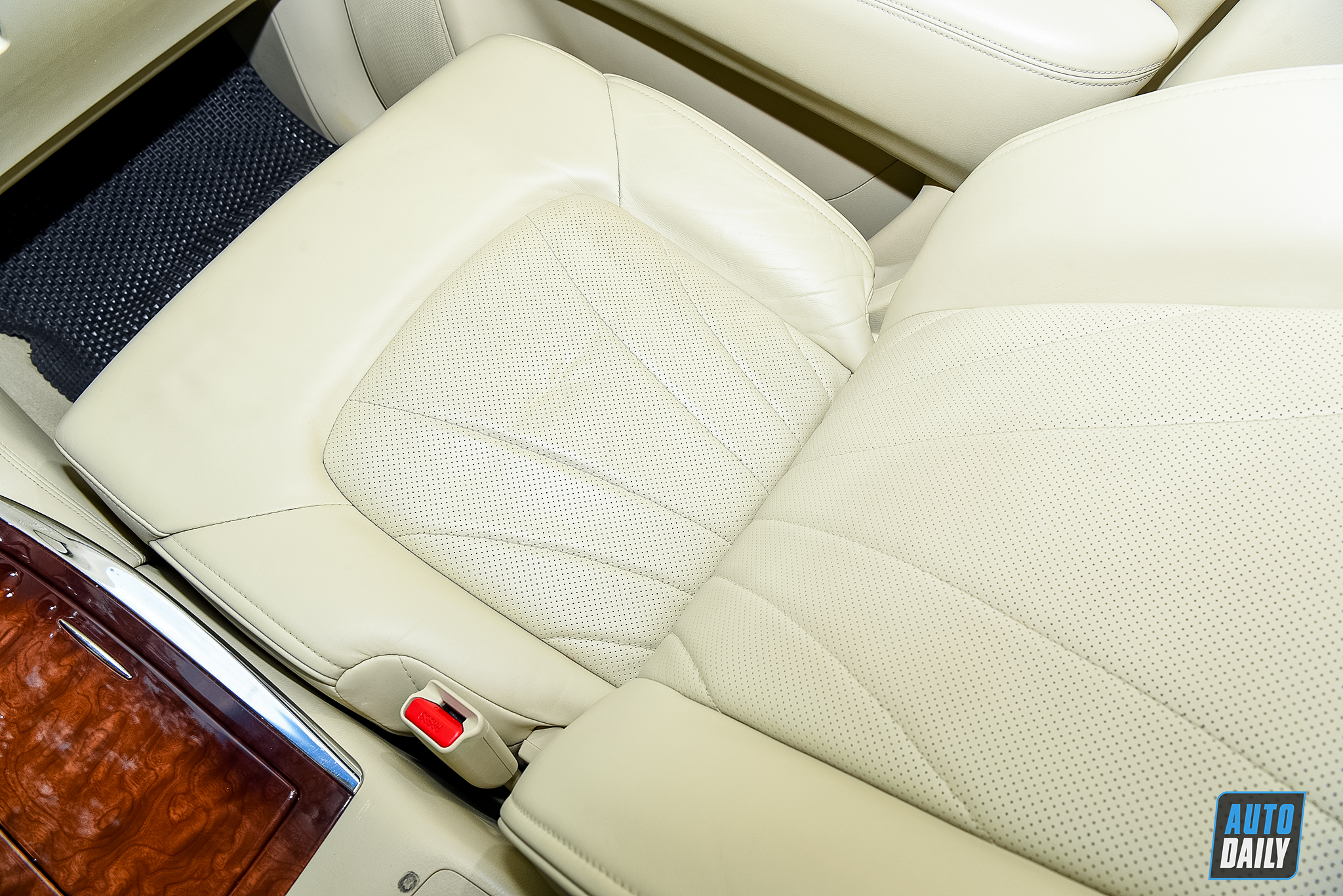 Infiniti QX80 2015 chạy gần 80.000 km bán lại giá hơn 3 tỷ qx80-2021-15.jpg