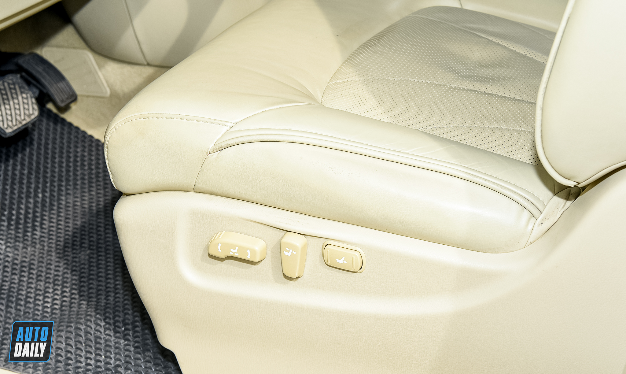 Infiniti QX80 2015 chạy gần 80.000 km bán lại giá hơn 3 tỷ qx80-2021-17.jpg