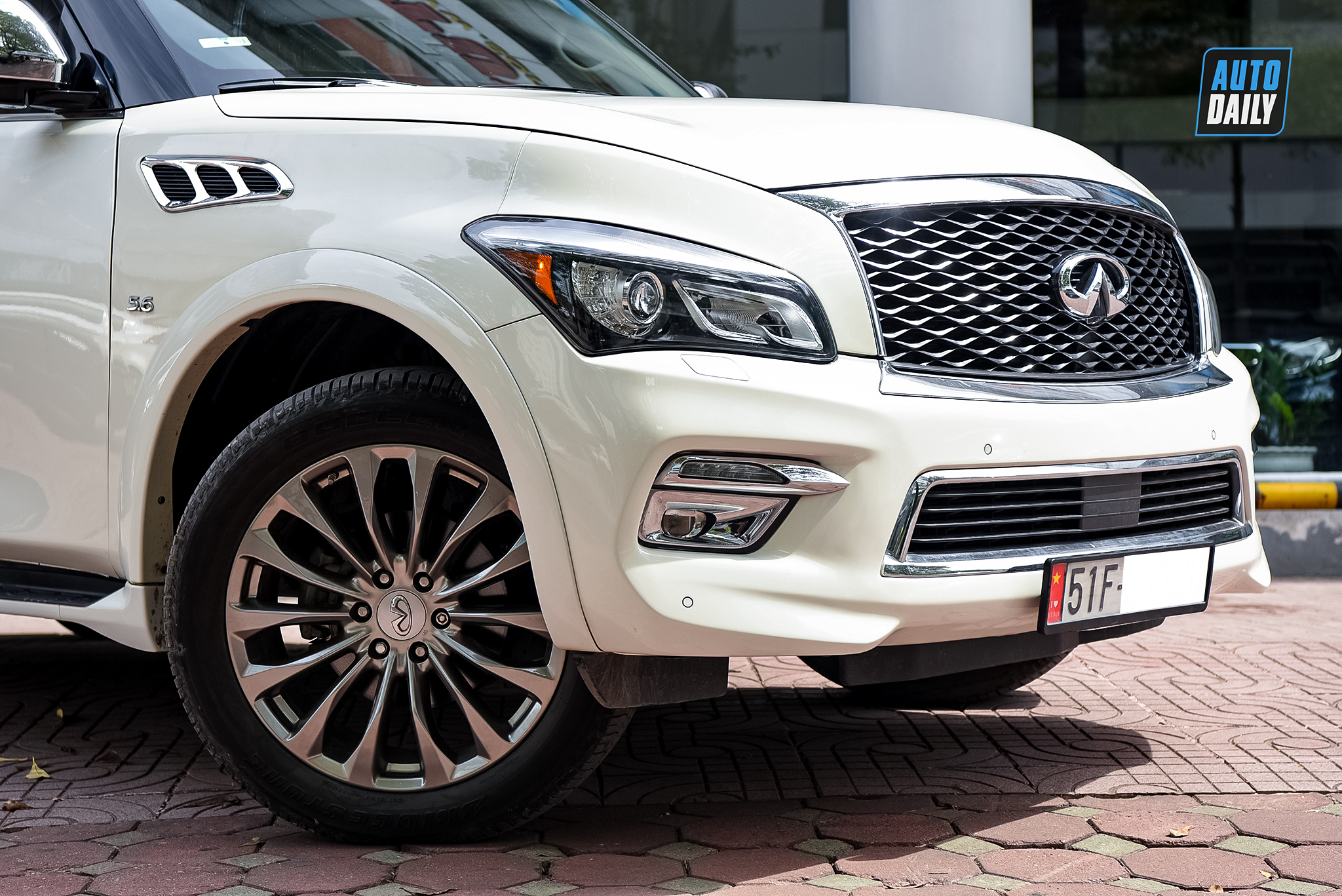 Infiniti QX80 2015 chạy gần 80.000 km bán lại giá hơn 3 tỷ qx80-2021-21.jpg