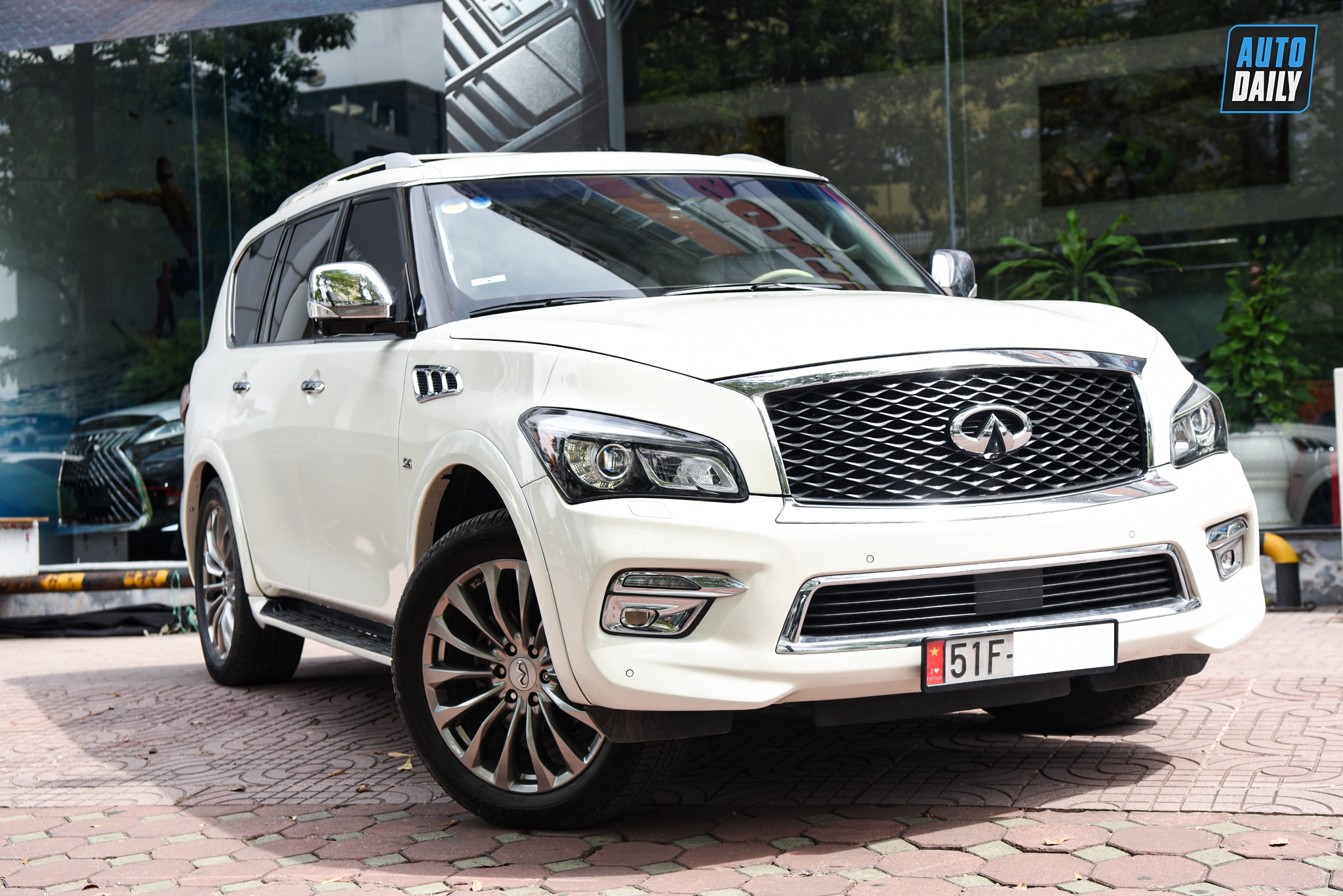 Infiniti QX80 2015 chạy gần 80.000 km bán lại giá hơn 3 tỷ qx80-2021-22.jpg