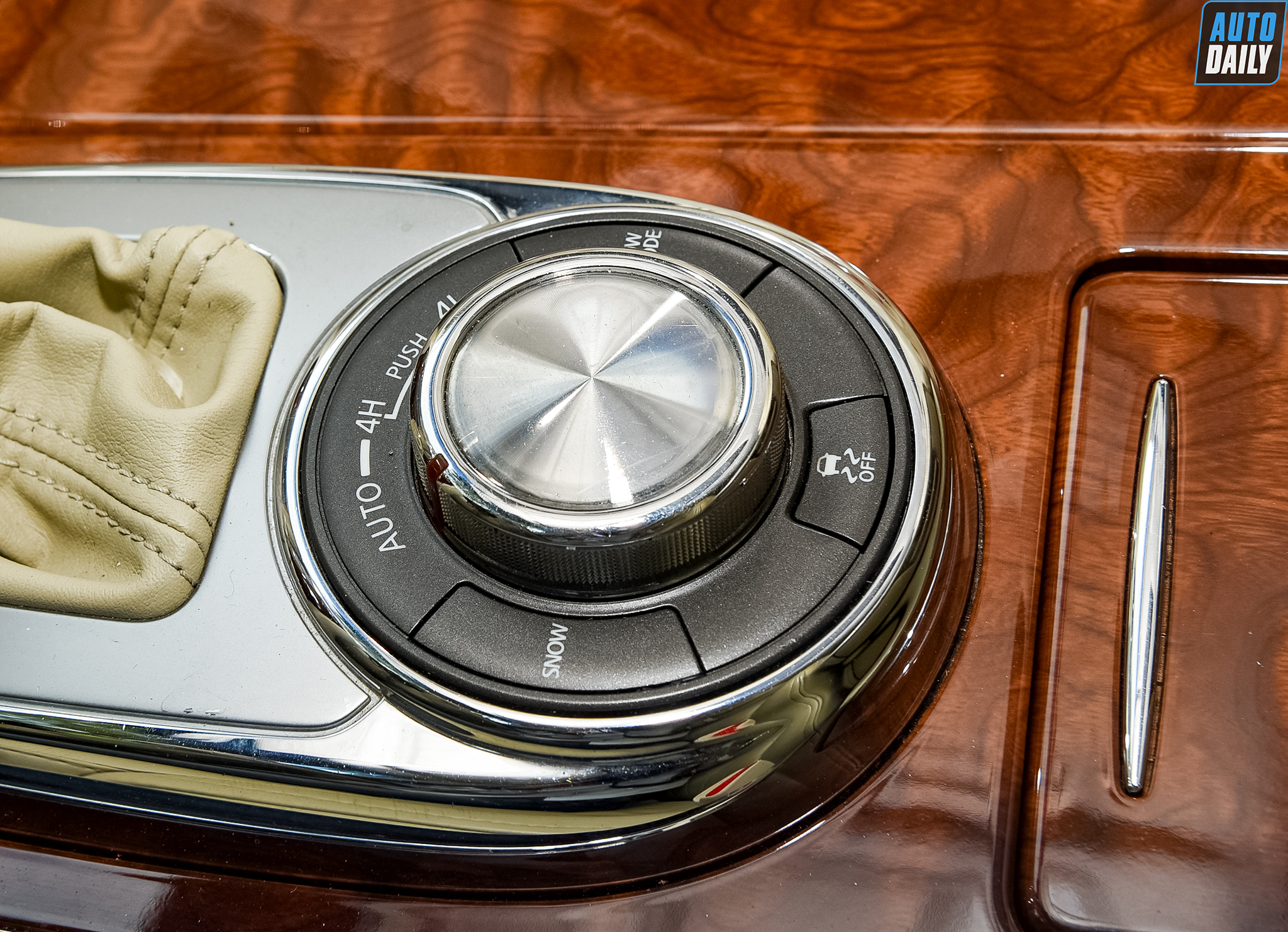 Infiniti QX80 2015 chạy gần 80.000 km bán lại giá hơn 3 tỷ qx80-2021-9.jpg