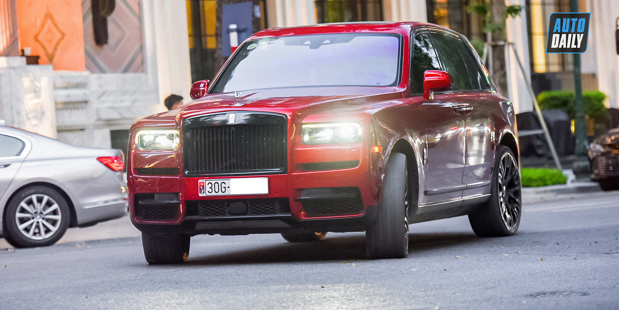 Autodaily Street Shots (P8): Rolls-Royce Cullinan màu độc quay lại Hà Nội xem-dep-cuoi-tuan-autodaily-1.jpg