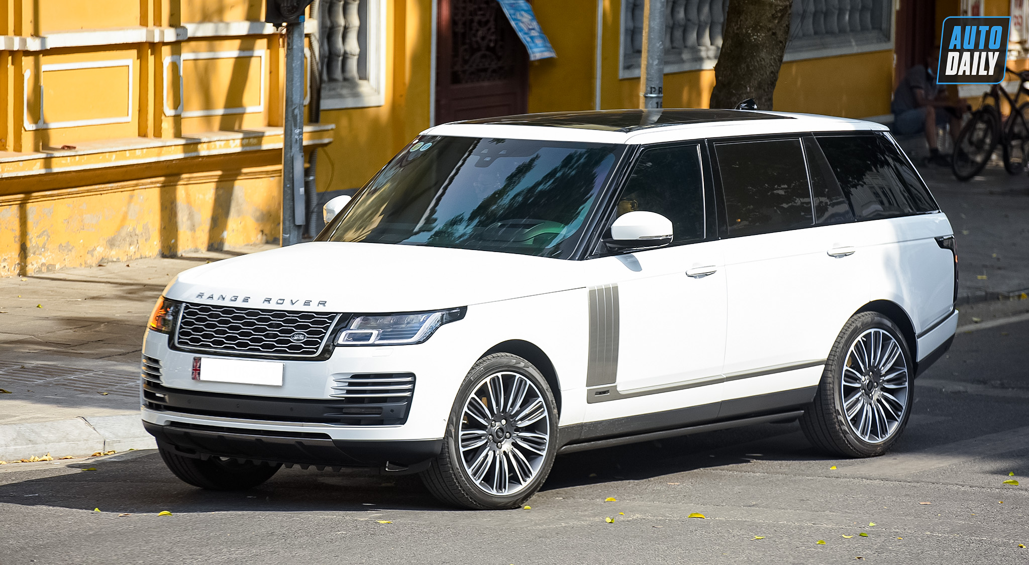 Autodaily Street Shots (P8): Rolls-Royce Cullinan màu độc quay lại Hà Nội xem-dep-cuoi-tuan-autodaily-10.jpg