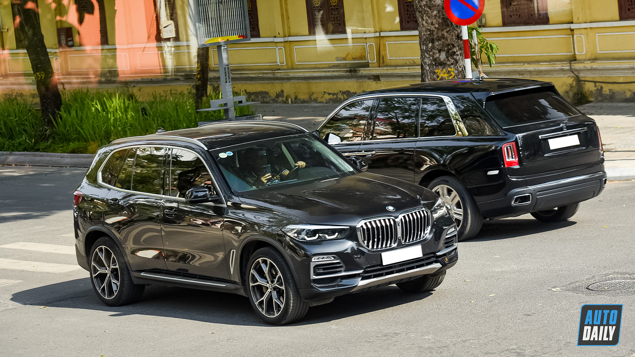 Autodaily Street Shots (P8): Rolls-Royce Cullinan màu độc quay lại Hà Nội xem-dep-cuoi-tuan-autodaily-13.jpg
