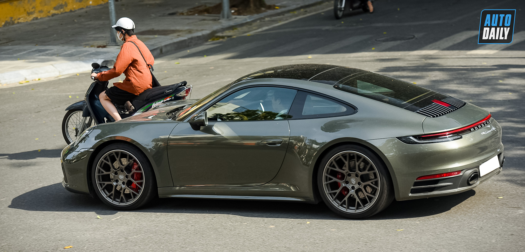 Autodaily Street Shots (P8): Rolls-Royce Cullinan màu độc quay lại Hà Nội xem-dep-cuoi-tuan-autodaily-15.jpg