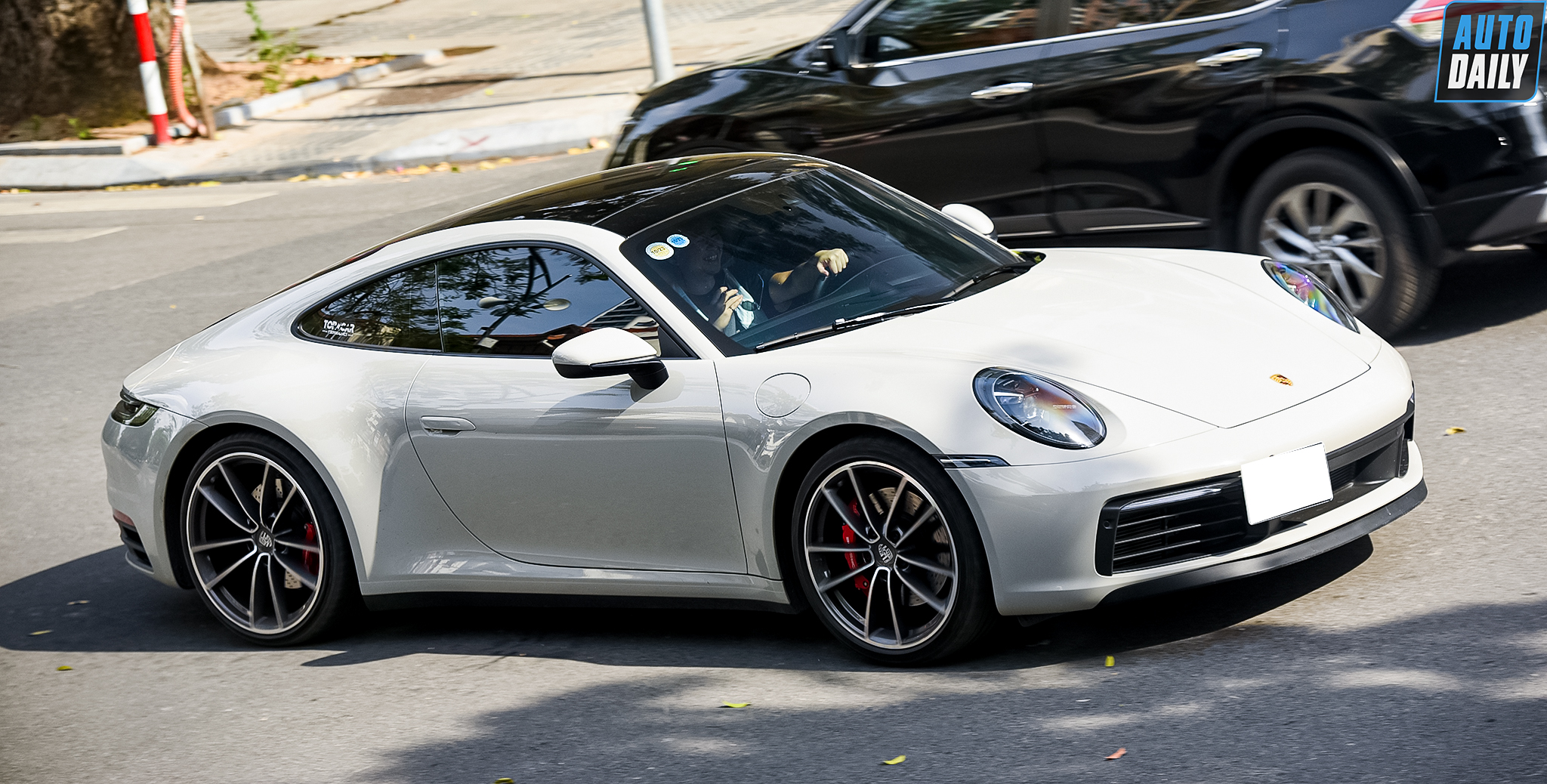 Autodaily Street Shots (P8): Rolls-Royce Cullinan màu độc quay lại Hà Nội xem-dep-cuoi-tuan-autodaily-19.jpg