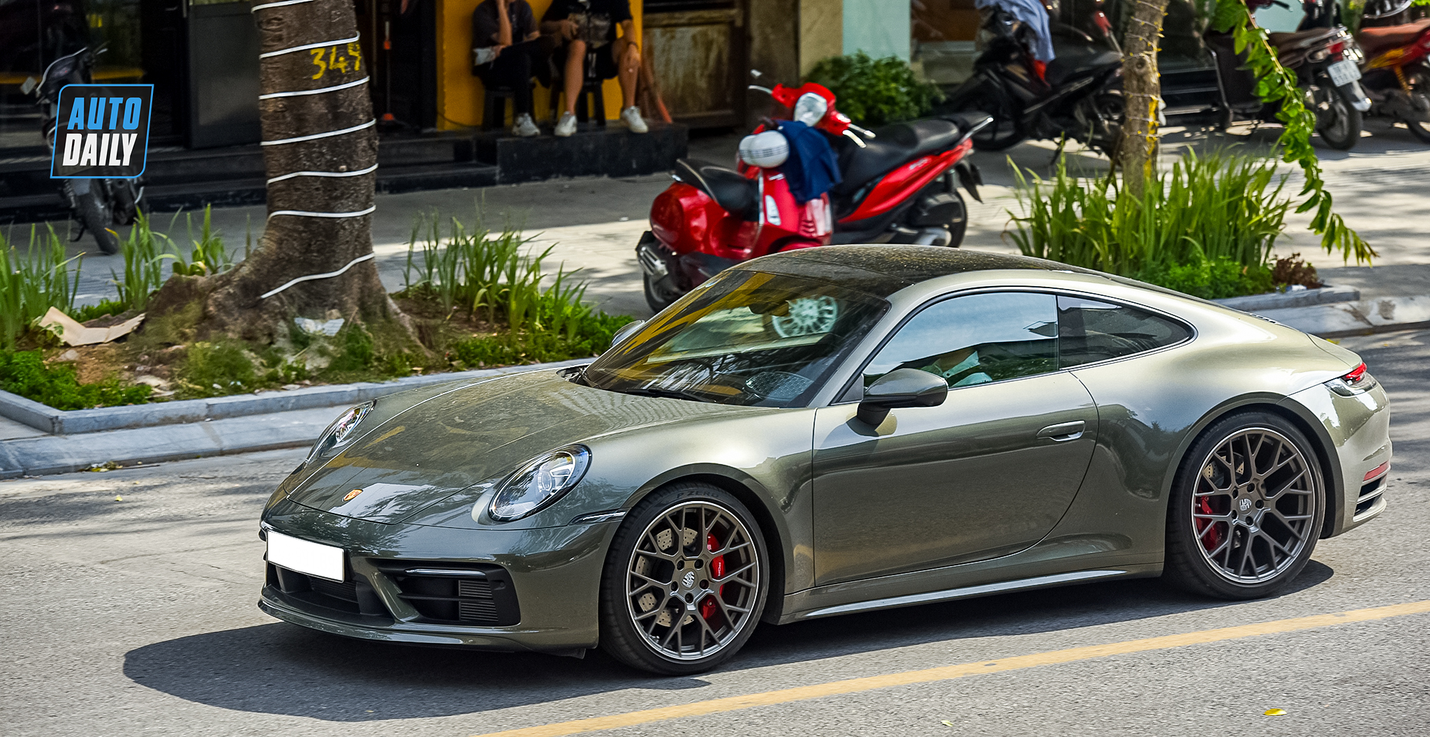 Autodaily Street Shots (P8): Rolls-Royce Cullinan màu độc quay lại Hà Nội xem-dep-cuoi-tuan-autodaily-20.jpg