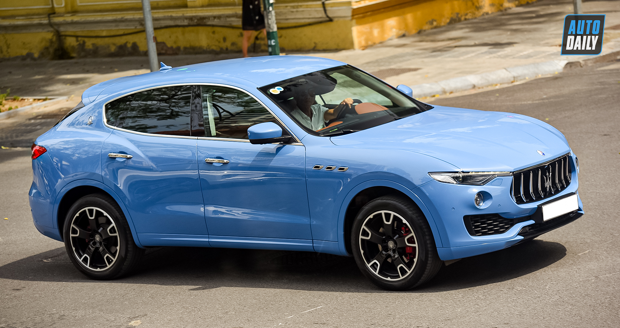 Autodaily Street Shots (P8): Rolls-Royce Cullinan màu độc quay lại Hà Nội xem-dep-cuoi-tuan-autodaily-5.jpg