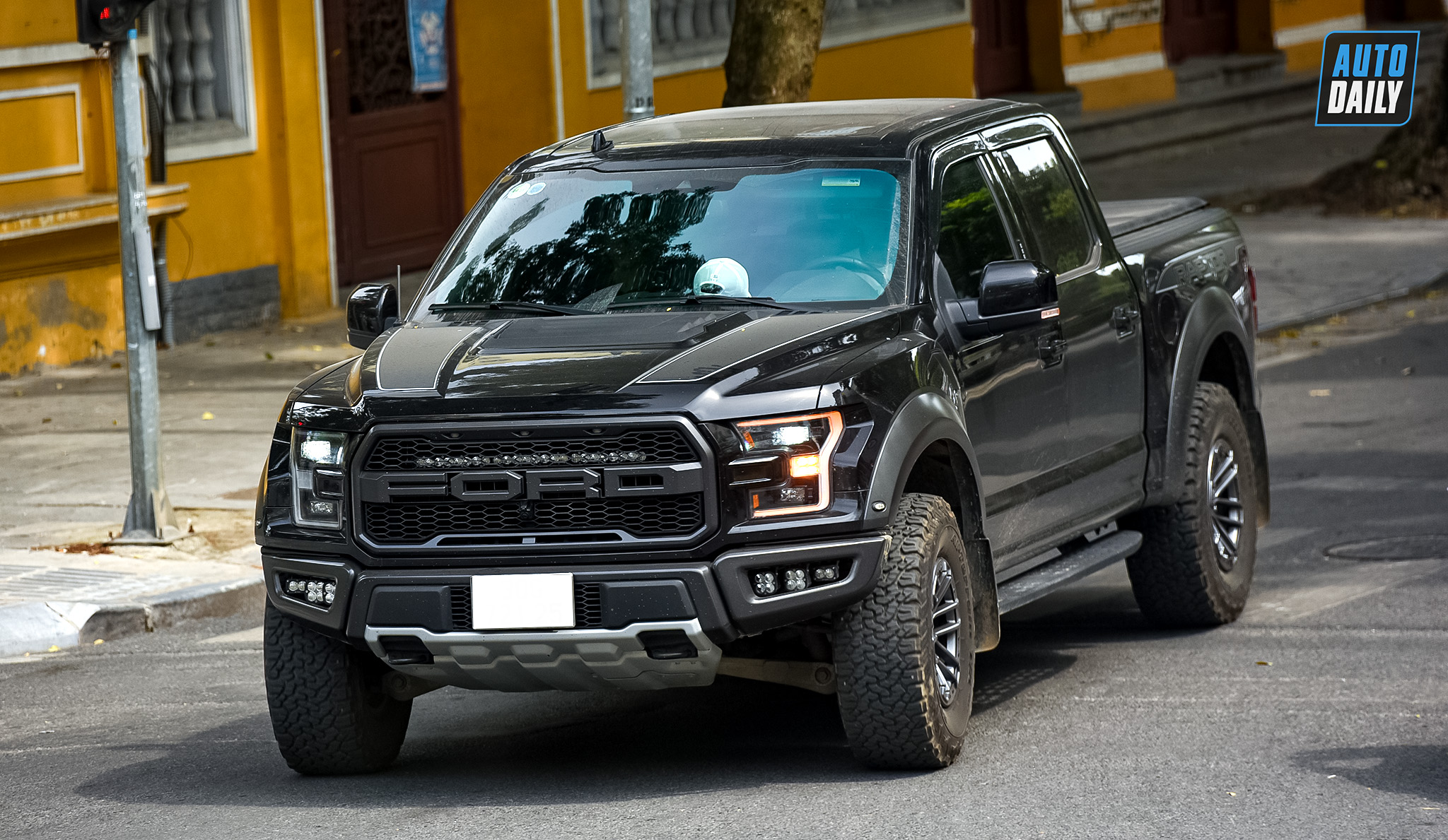 Autodaily Street Shots (P8): Rolls-Royce Cullinan màu độc quay lại Hà Nội xem-dep-cuoi-tuan-autodaily-6.jpg