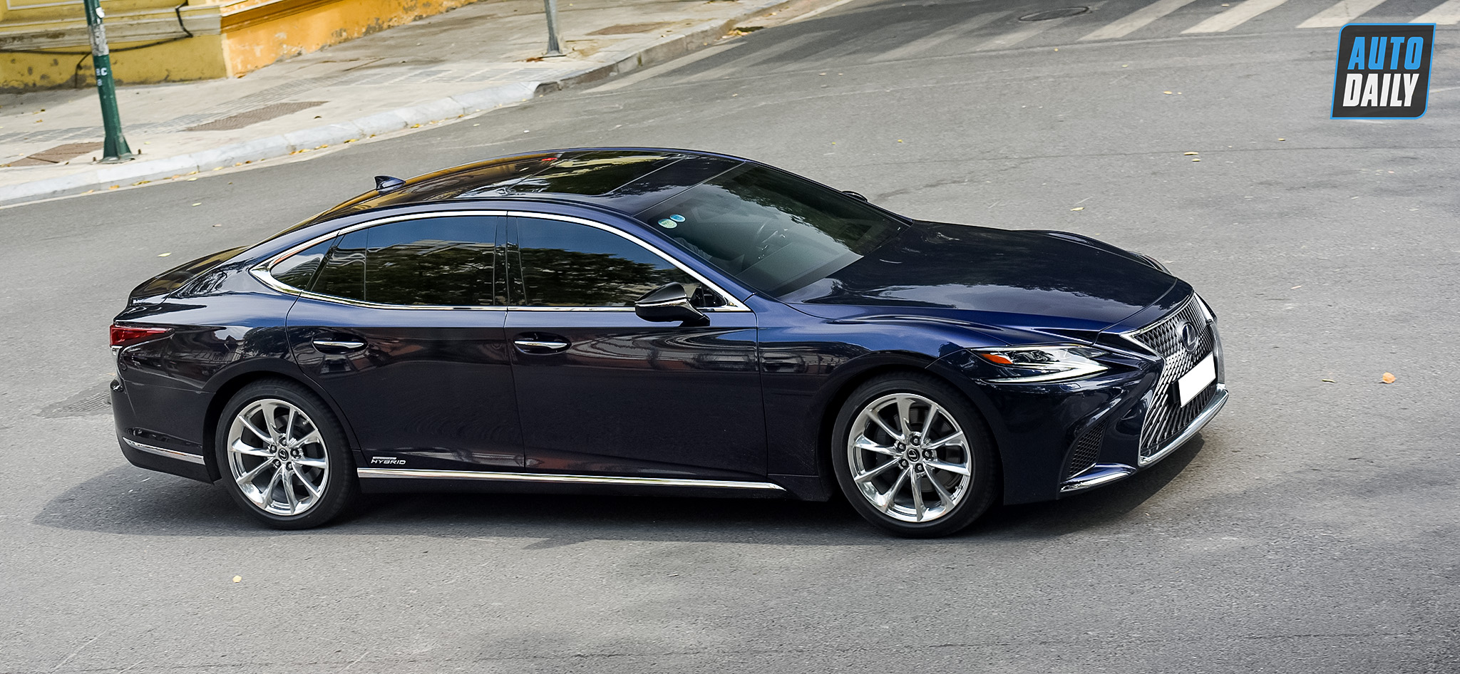 Autodaily Street Shots (P8): Rolls-Royce Cullinan màu độc quay lại Hà Nội xem-dep-cuoi-tuan-autodaily-7.jpg