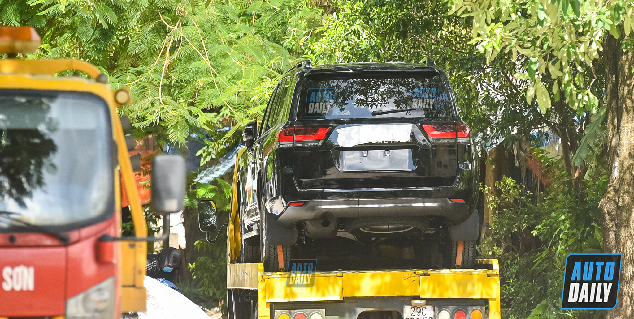 Hình ảnh đầu tiên của Toyota Land Cruiser 2022 tại Việt Nam adt-5174-1-copy.jpg