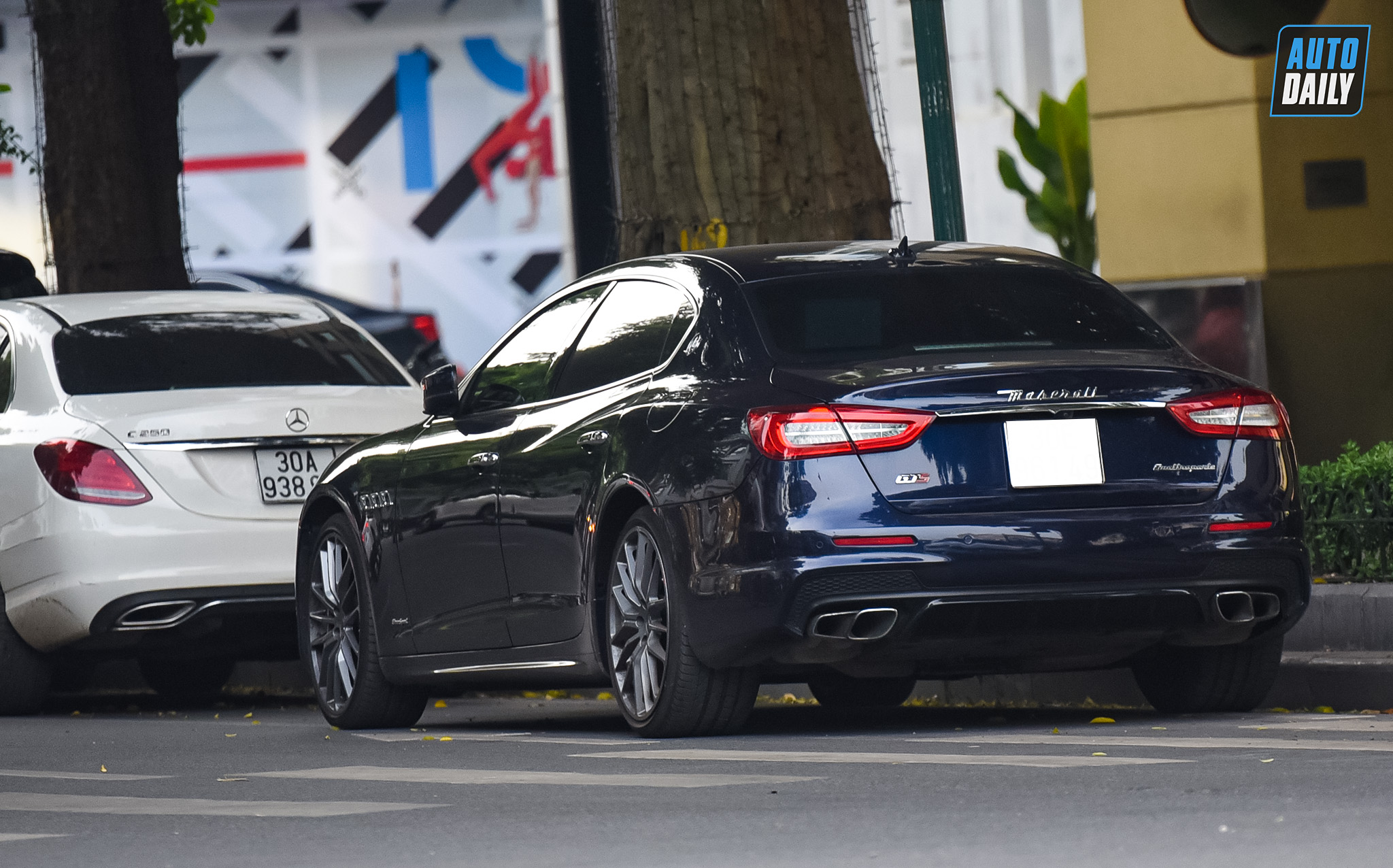 Autodaily Street Shots (P9): Bentley biển 56789 và dàn xe sang khủng adt-4999-copy.jpg