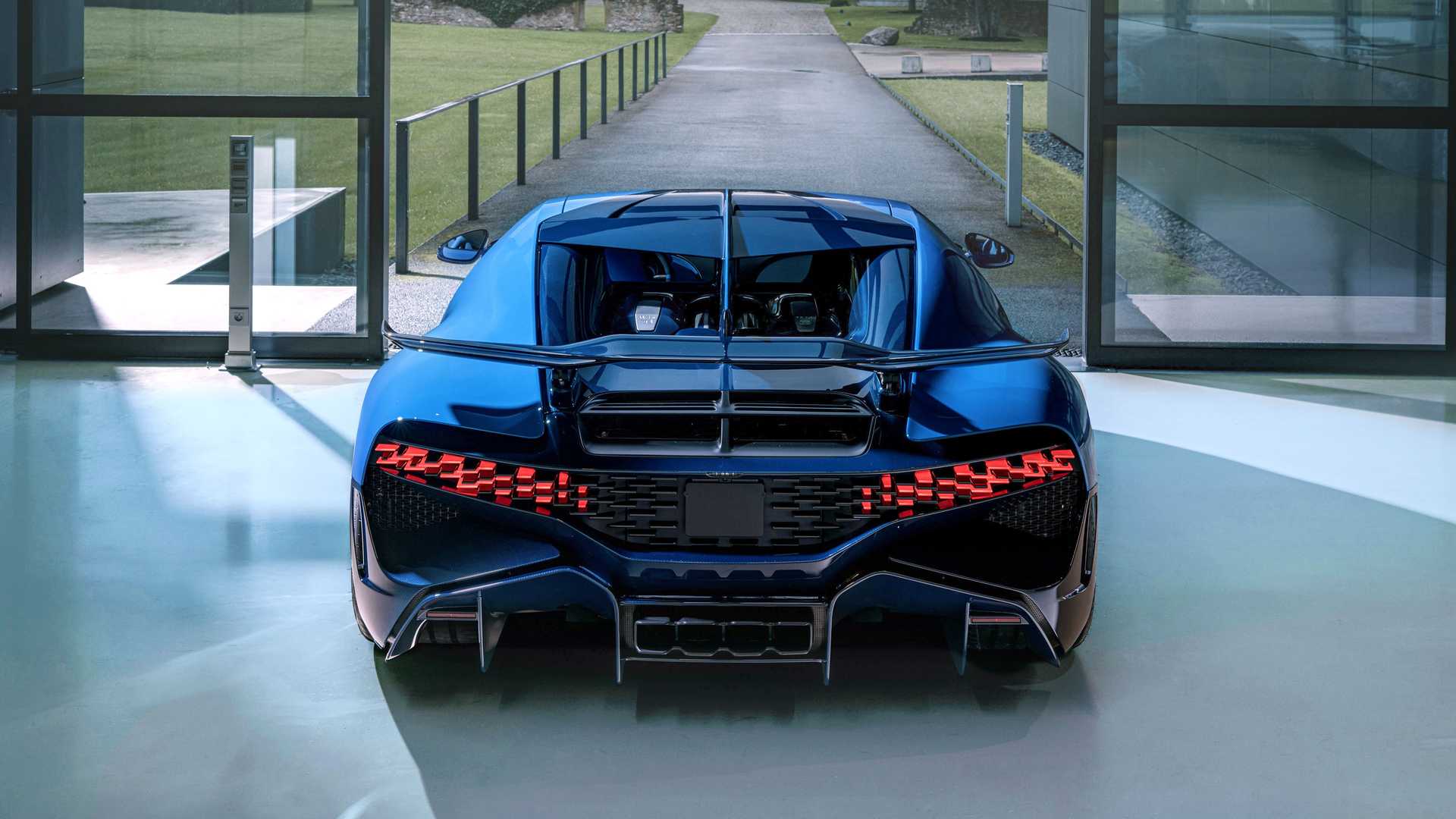 bugatti-divo-rear-view1.jpeg