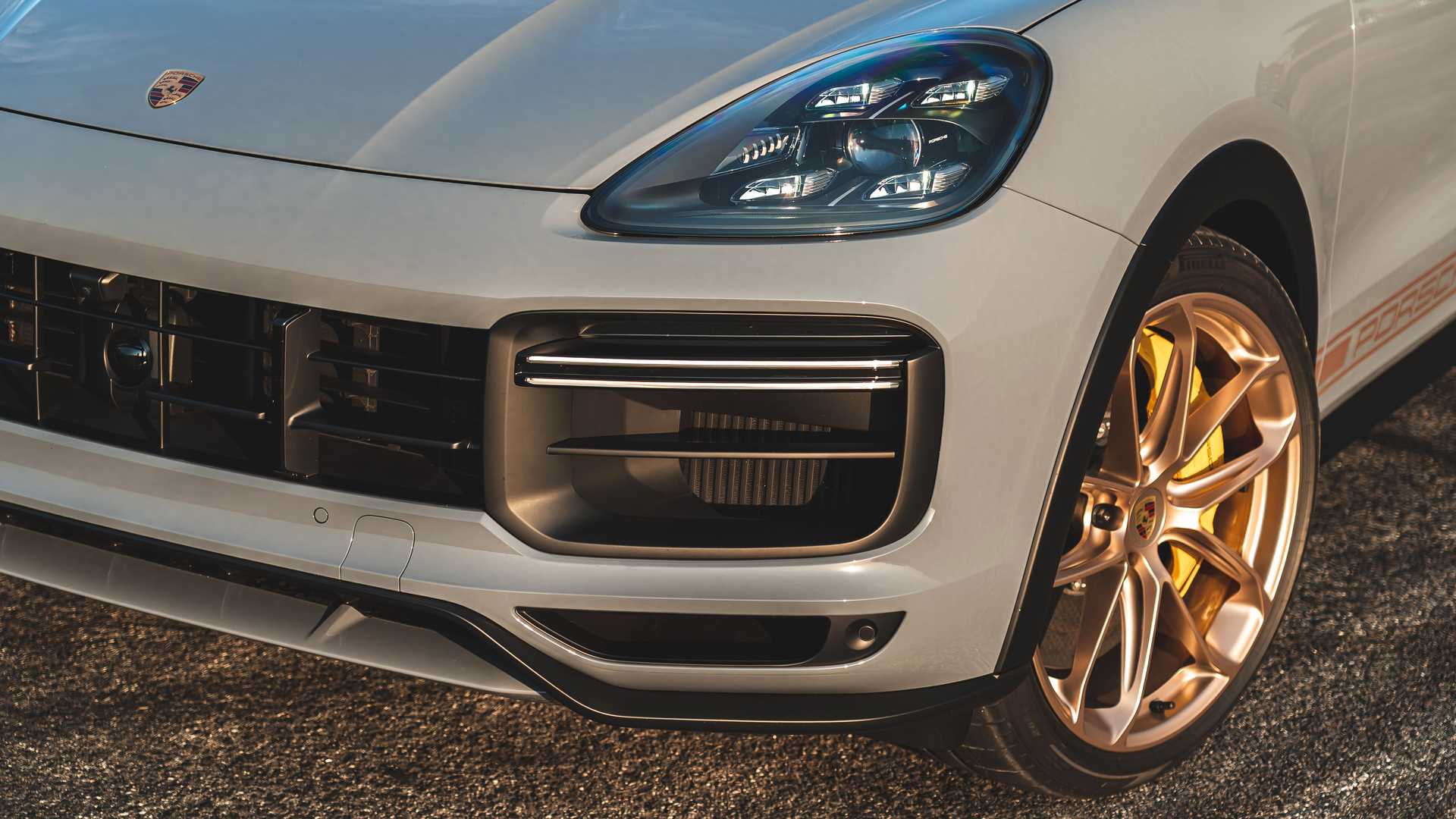 2022-porsche-cayenne-turbo-gt-exterior-front-end9.jpeg