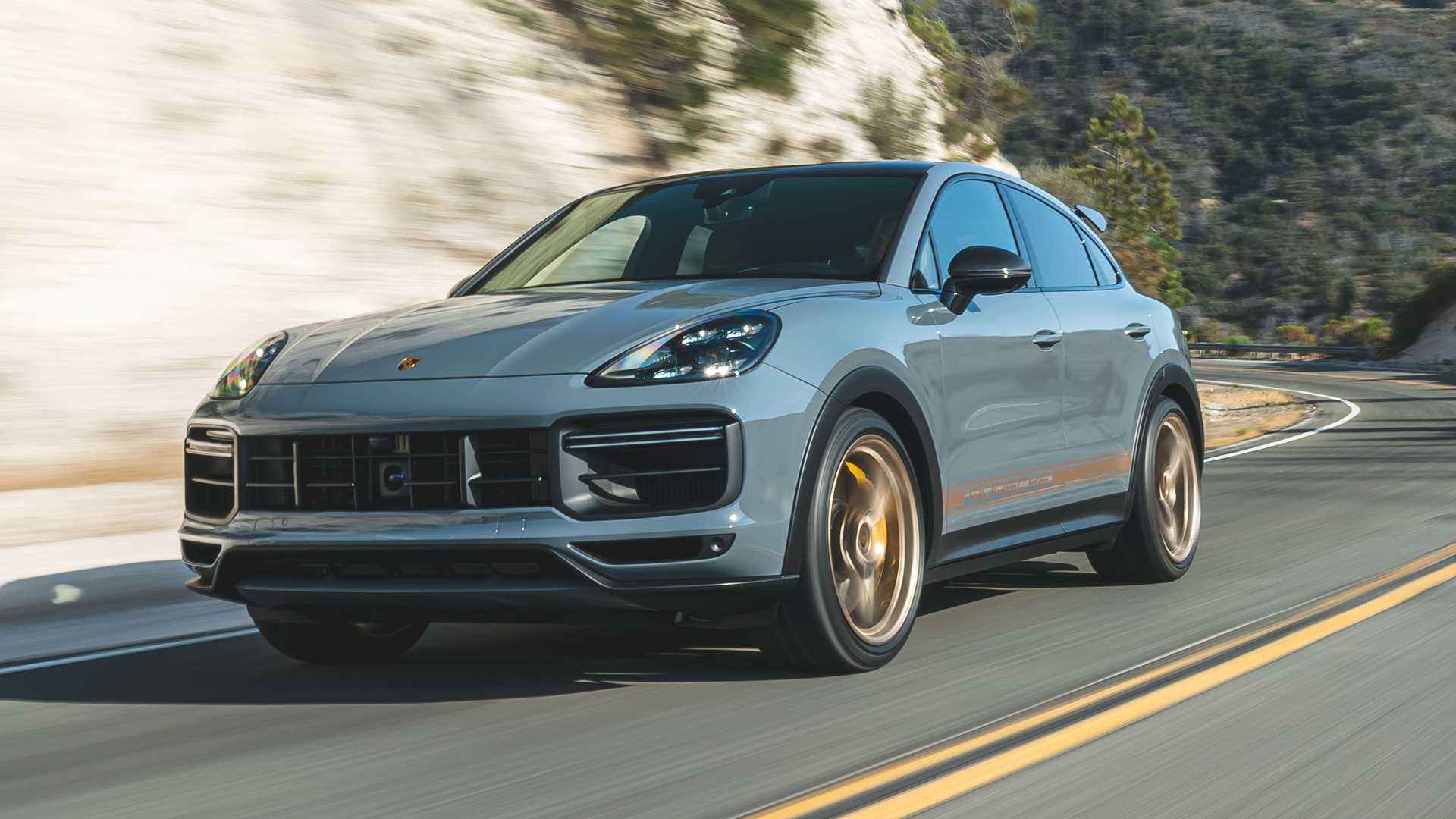 2022-porsche-cayenne-turbo-gt-exterior-front-quarter2.jpeg