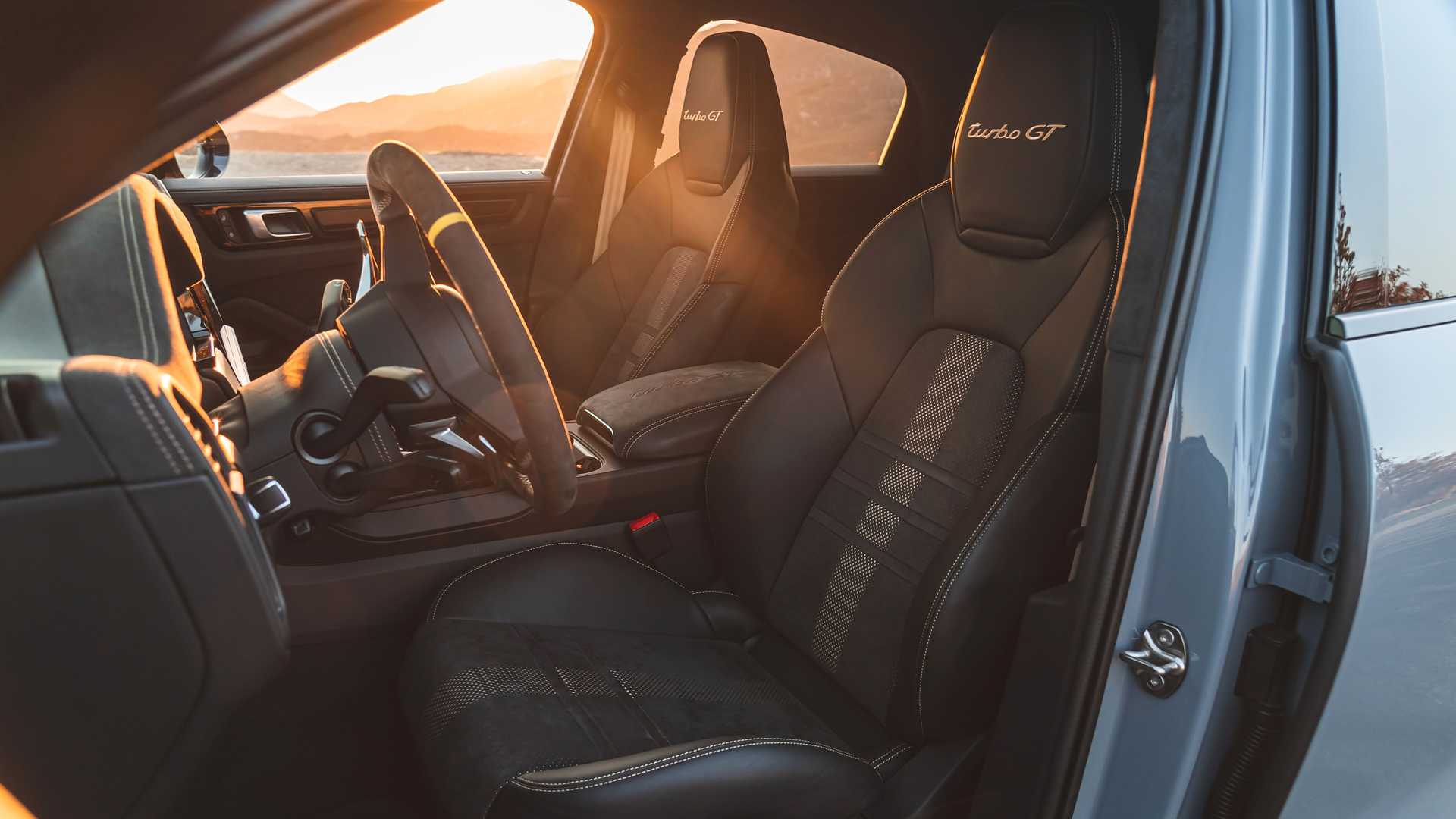 2022-porsche-cayenne-turbo-gt-interior-front-seats.jpeg