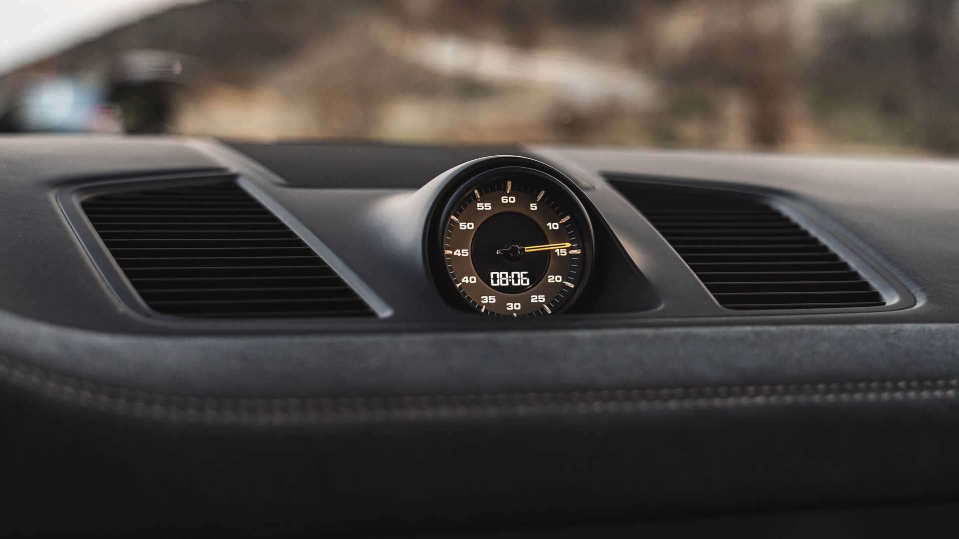 2022-porsche-cayenne-turbo-gt-interior-sport-chrono-dial.jpeg