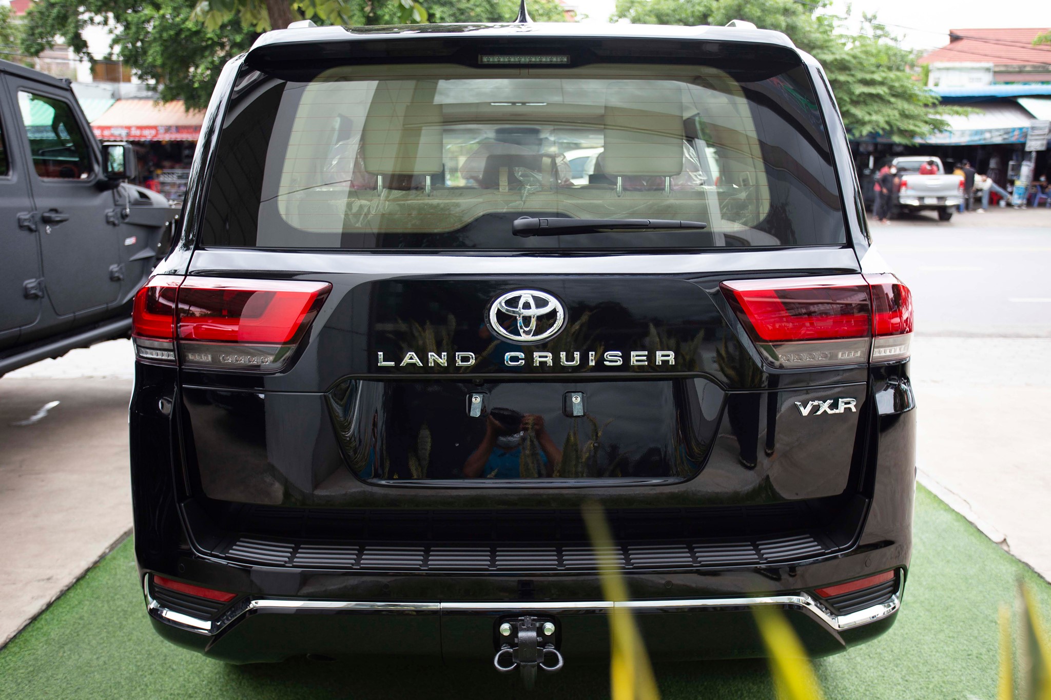 Cận Cảnh Toyota Land Cruiser Vxr 2022 Vừa Về Campuchia
