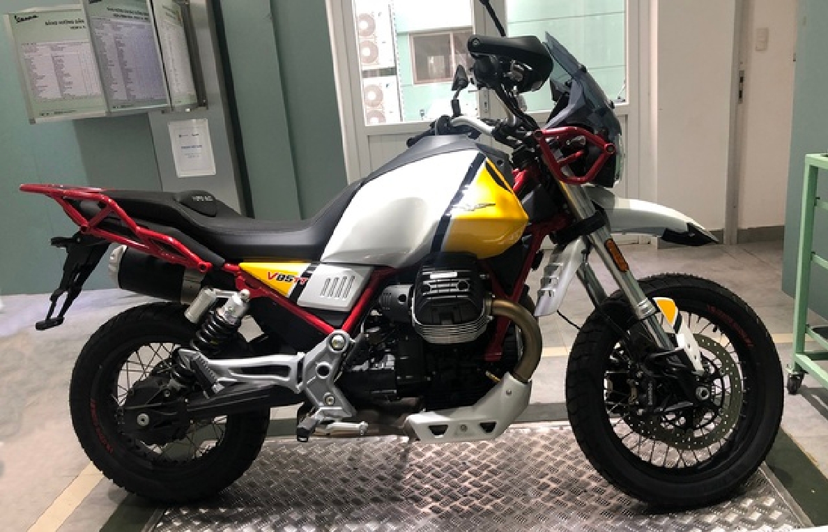Moto%20Guzzi%20V85%20TT%20(2).jpg