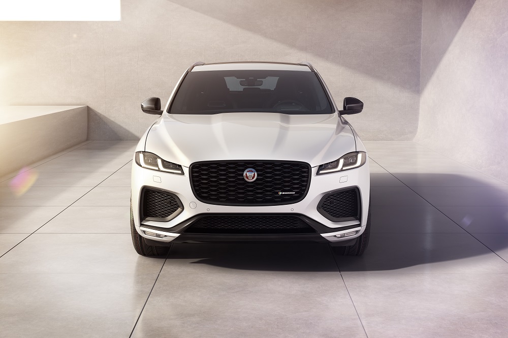 jag-f-pace-22my-01-r-dynamic-black-exterior-front-110821.jpg