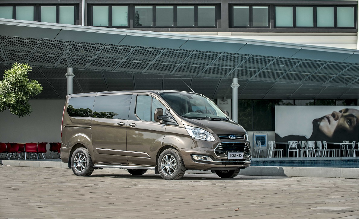 ford-tourneo-titanium-brown-jpg3.jpg