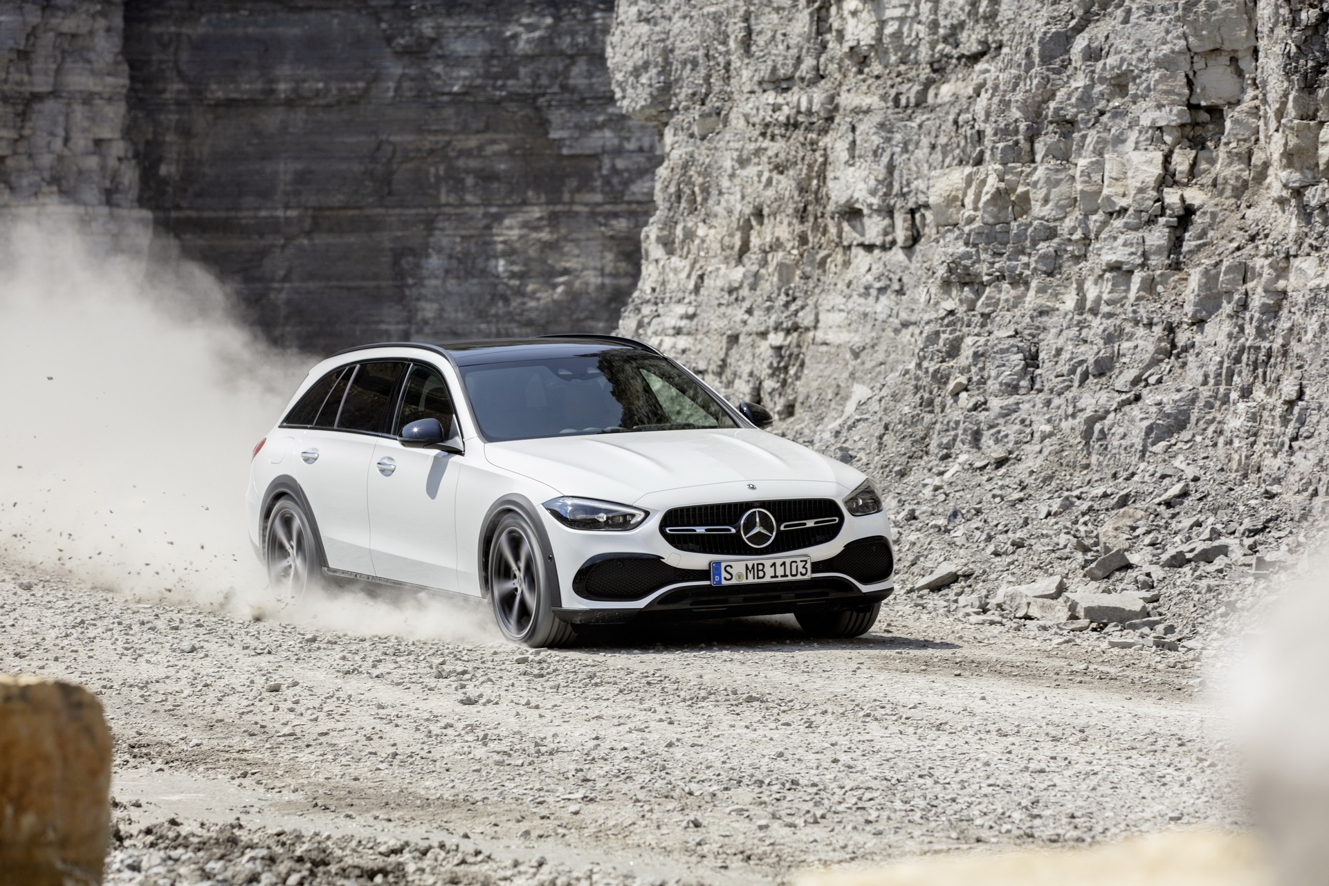 2022-mercedes-benz-c-class-all-terrain-16.jpg