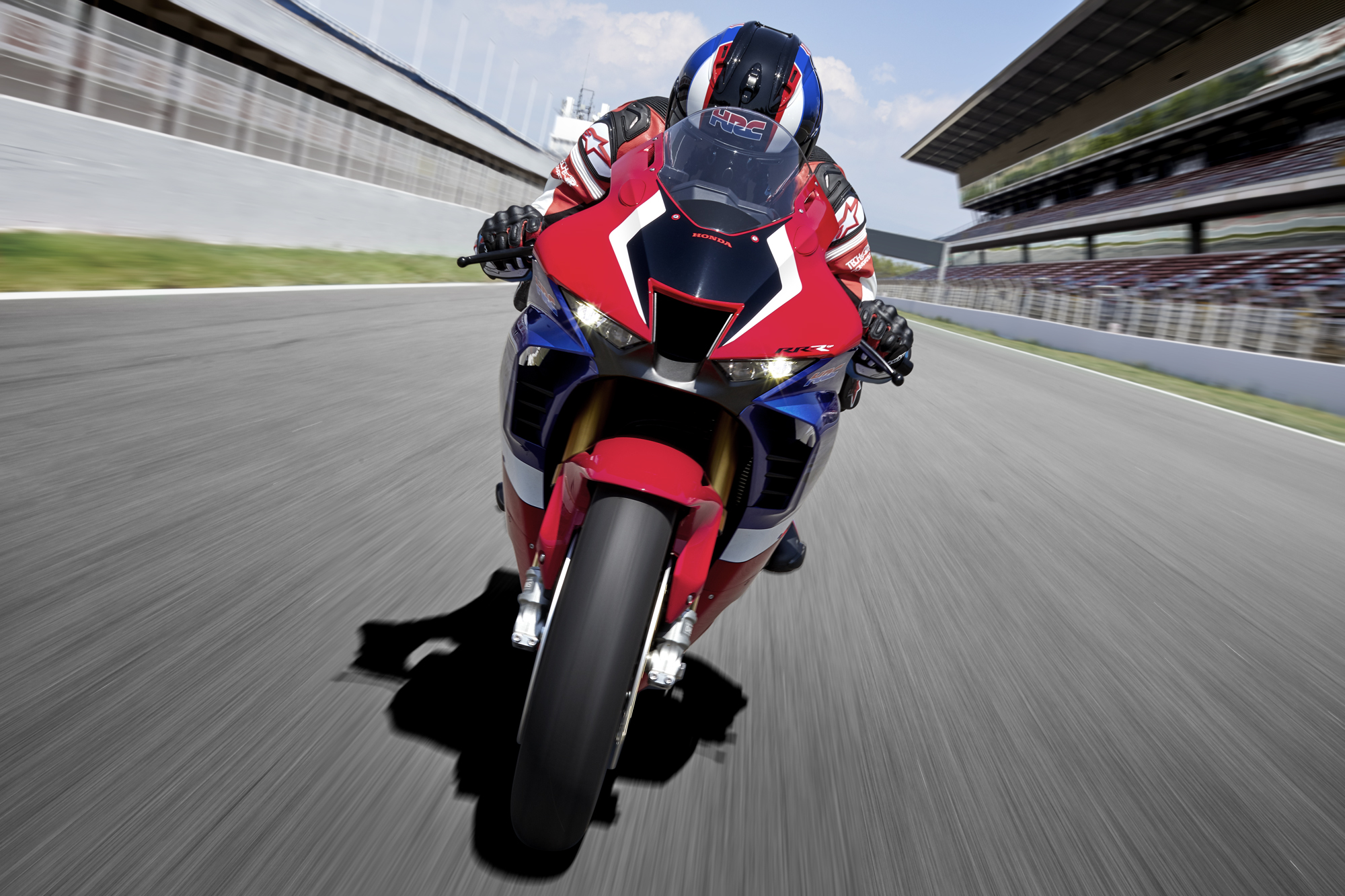 2020-cbr1000rr-r-location-ito-0001-s.jpg