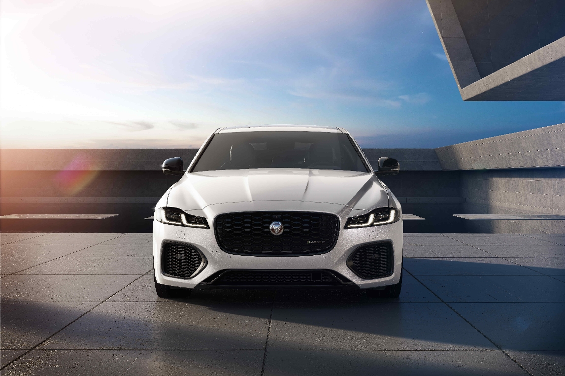 Jaguar%20XF%20R-Dynamic%20Black%20%20(5).jpg