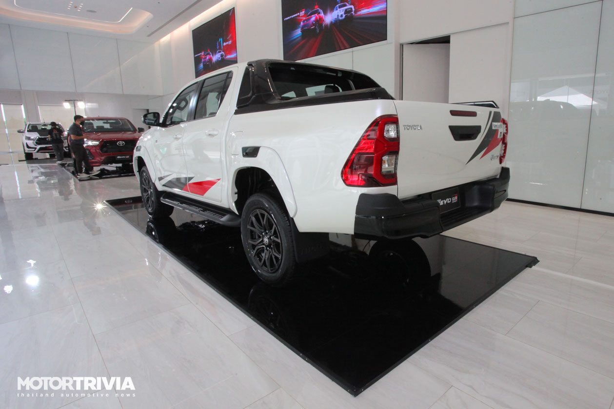 03-toyota-hilux-revo-gr-sport-2021.jpg