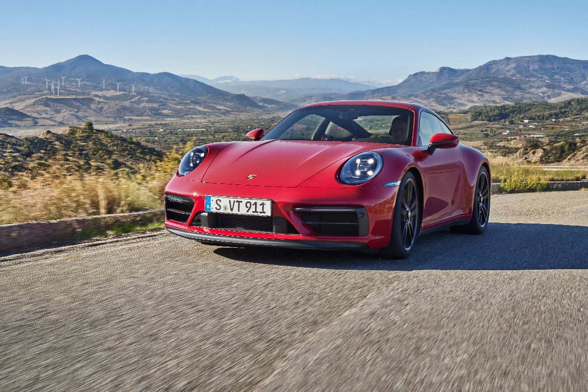 Porsche 911 GTS thêm loạt phiên bản mới, giá từ 8,820 tỷ đồng tại Việt Nam