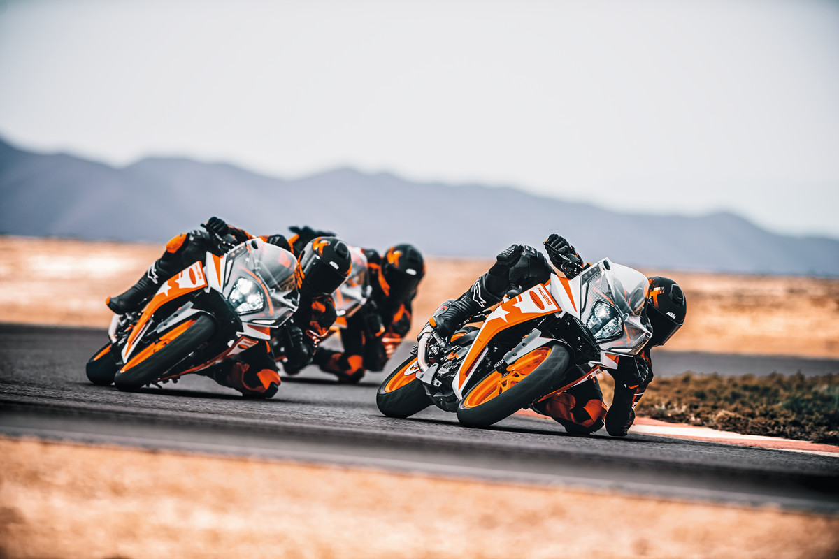 KTM RC 390, KTM RC 125: Khám phá KTM RC 390 và KTM RC 125 thông qua hình ảnh hoàn hảo. Hai mẫu xe phân khối lớn này đều có thiết kế đầy ấn tượng và động cơ mạnh mẽ, cho trải nghiệm lái vô cùng tuyệt vời. Hãy cùng đắm chìm trong thế giới xe moto tốc độ và công nghệ hiện đại.