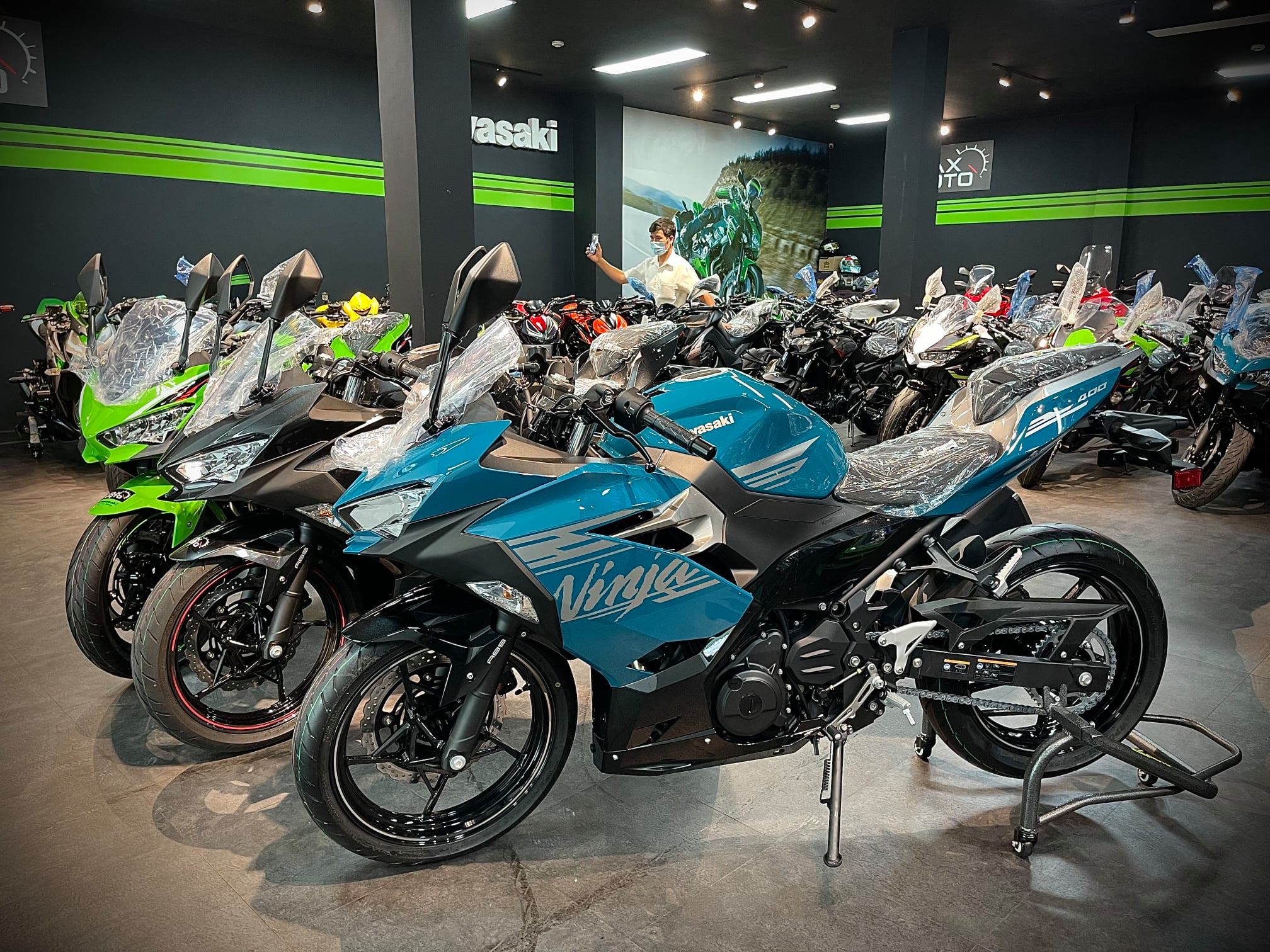 Kawasaki Ninja 400 2021 ấn tượng với diện mạo mới, giá từ 159 triệu đồng Kawawasaki Ninja 400 2021 (1).jpg