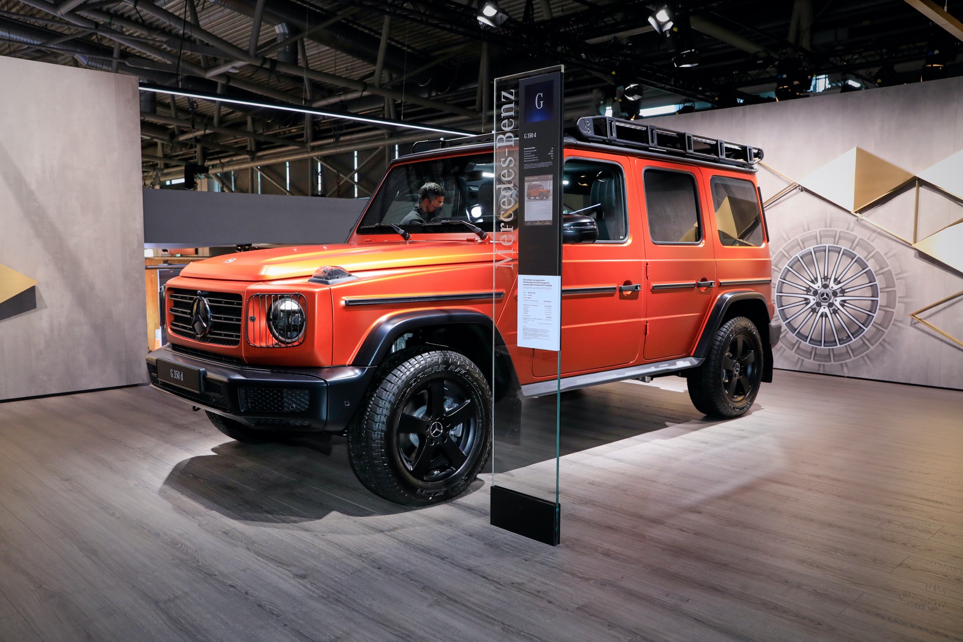 2022-mercedes-benz-g350d-g-class-professional-07.jpg