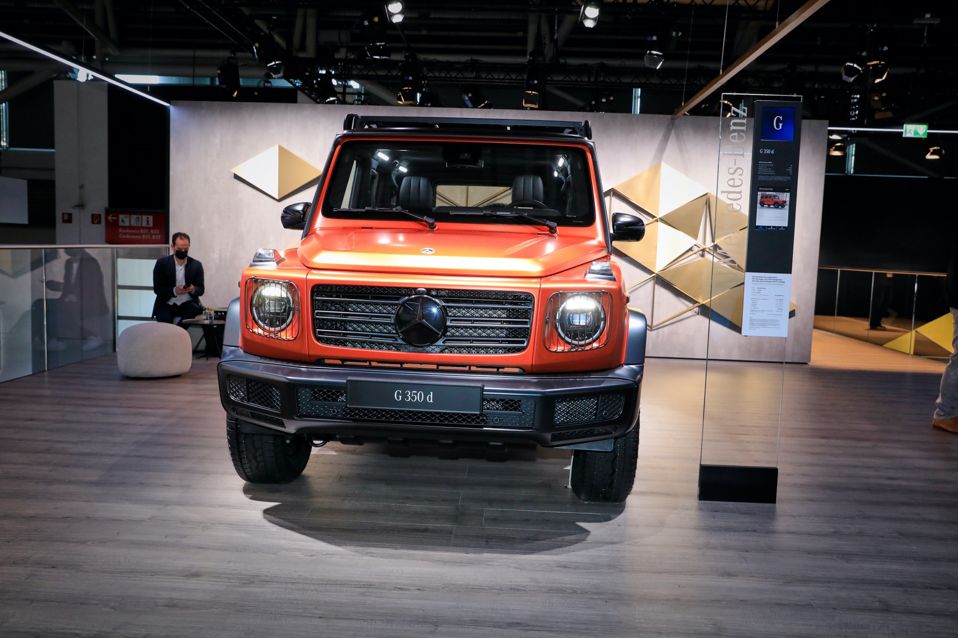 2022-mercedes-benz-g350d-g-class-professional-09.jpg