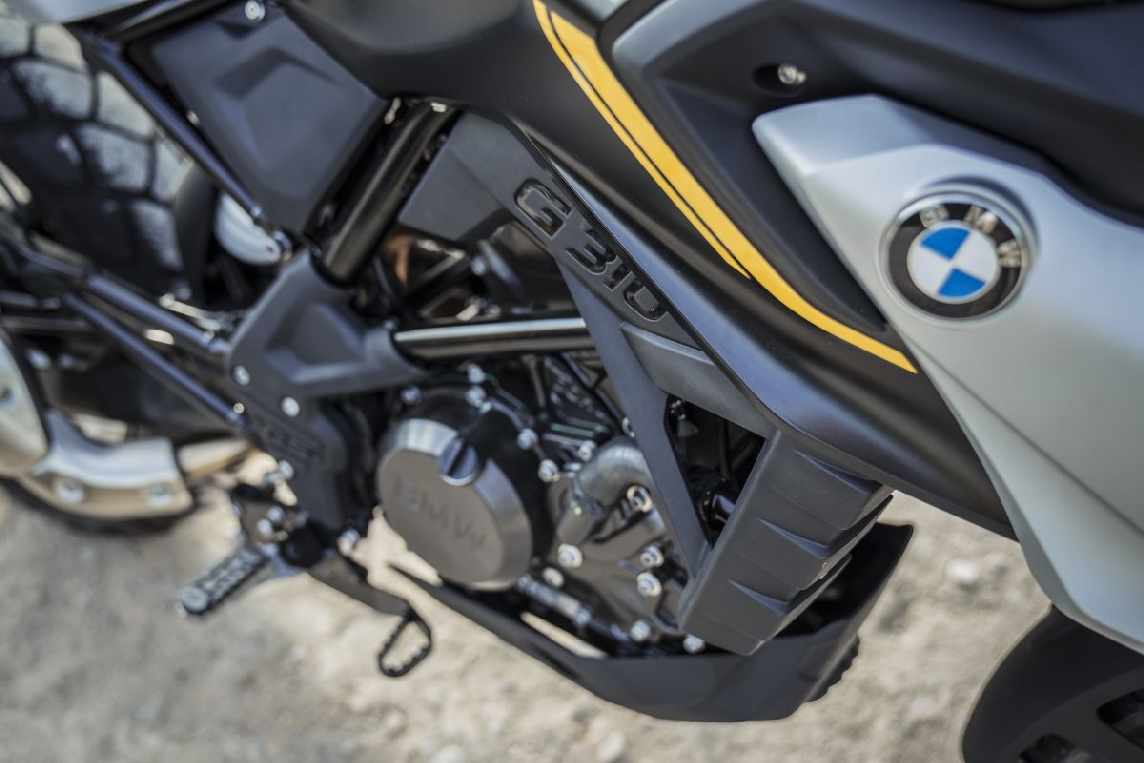 2021-BMW-Motorrad-G310GS-40%20Years-Edition-Malaysia%20(1).jpg