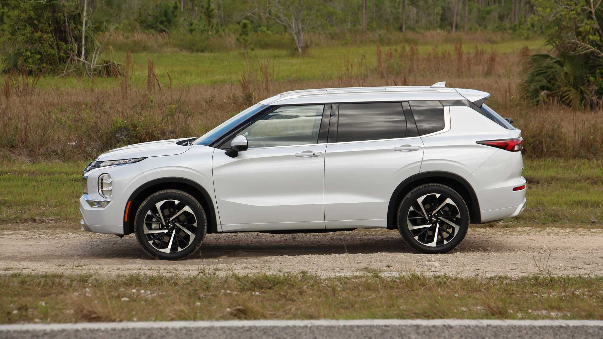 2022-mitsubishi-outlander-exterior-1.jpg