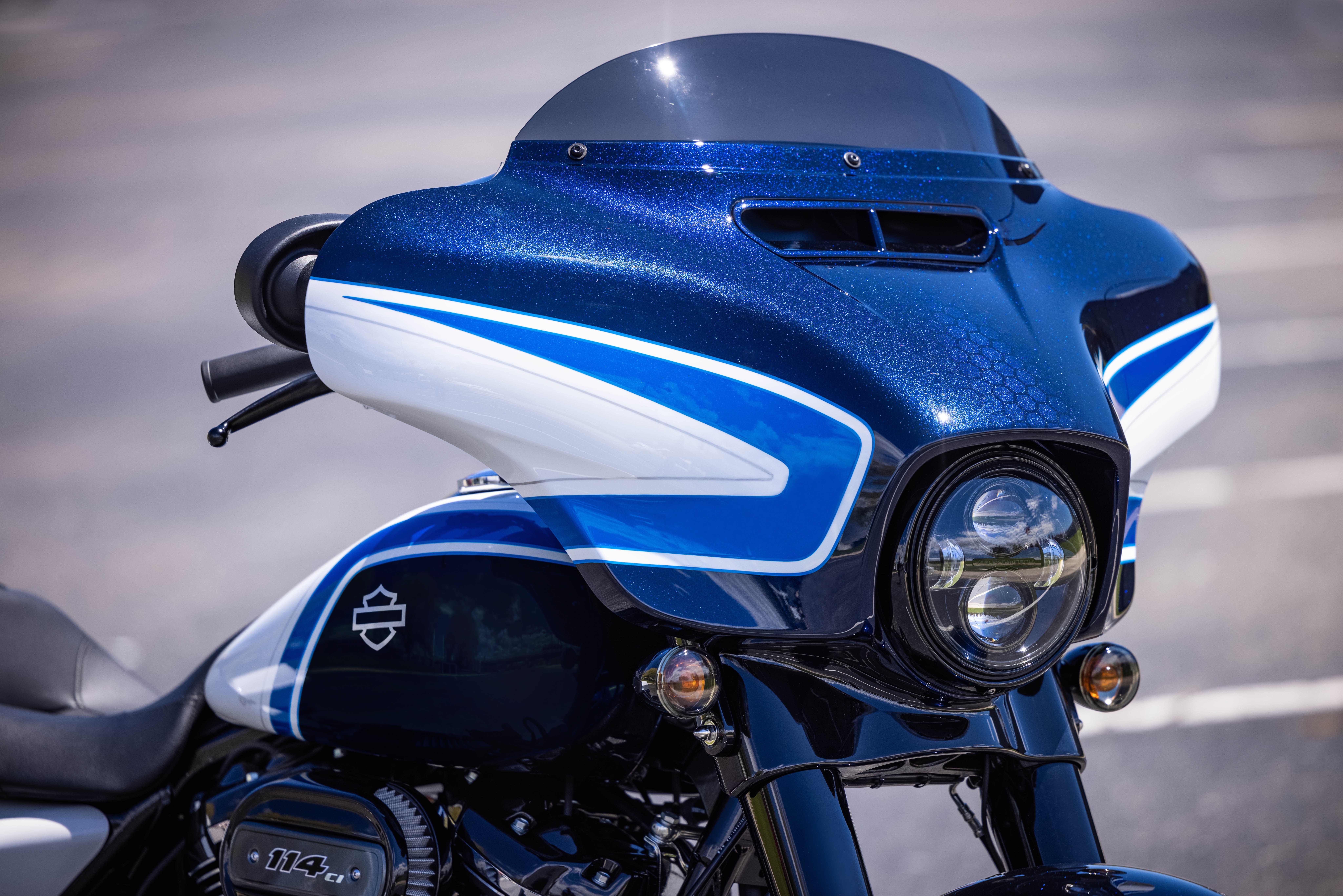 2021-Harley-Davidson-Artic-Blast-Limited-Edition-Street-Glide-Special%20(4).jpg