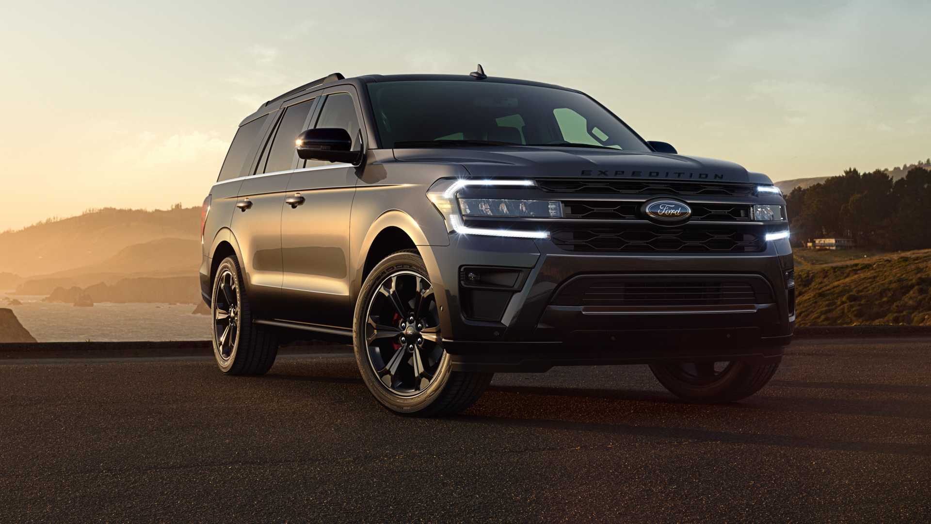 2022-ford-expedition-stealth-edition-performance-package-2.jpg
