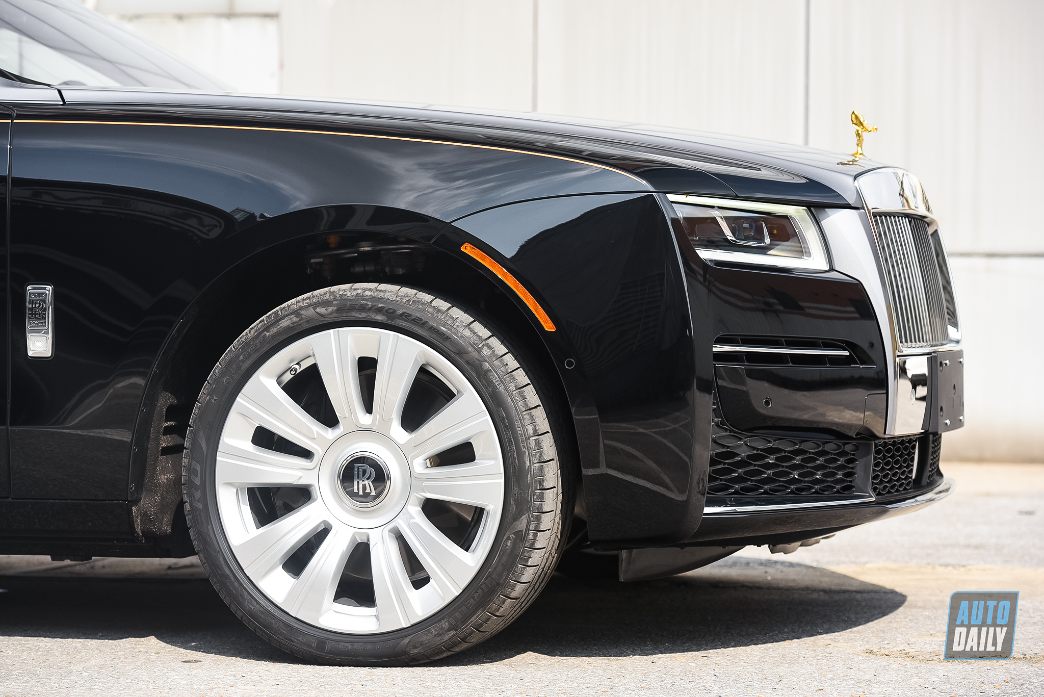 Ảnh chi tiết Rolls-Royce Ghost EWB 2021 đặt hàng cá nhân hoá 10.jpg