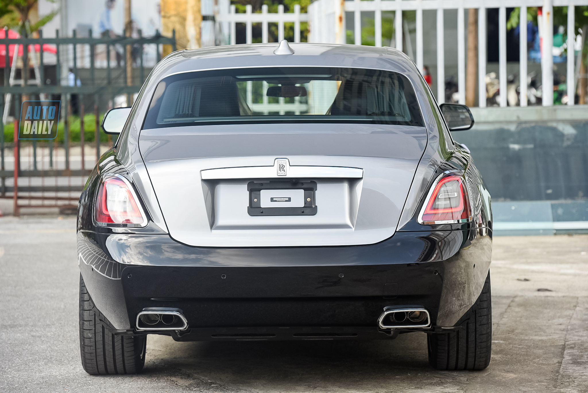 Ảnh chi tiết Rolls-Royce Ghost EWB 2021 đặt hàng cá nhân hoá 17-1.jpg