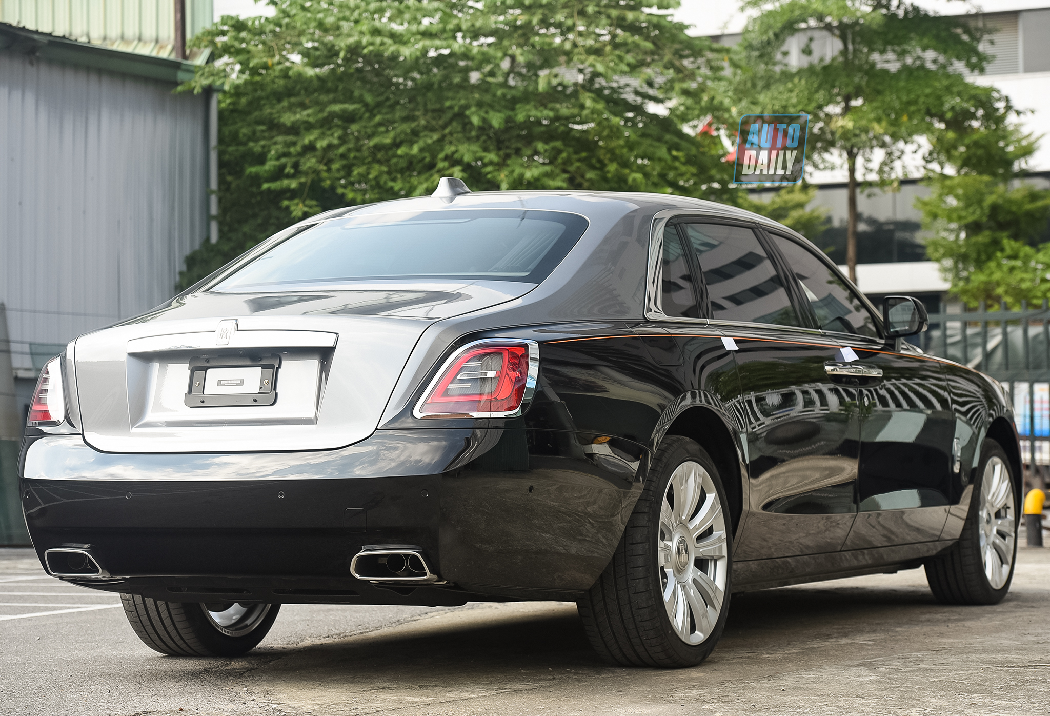 Ảnh chi tiết Rolls-Royce Ghost EWB 2021 đặt hàng cá nhân hoá 18-1.jpg