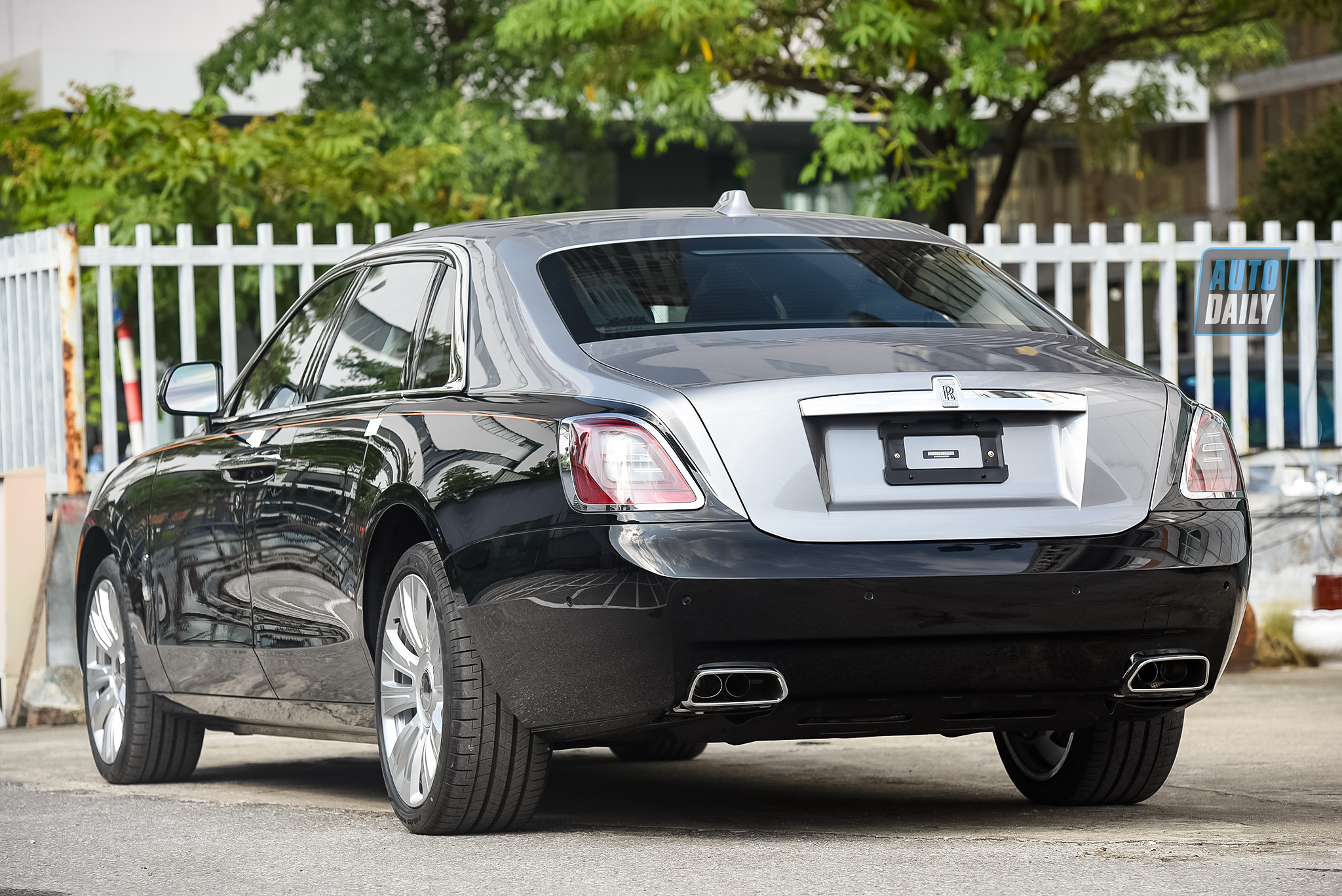 Ảnh chi tiết Rolls-Royce Ghost EWB 2021 đặt hàng cá nhân hoá 19.jpg