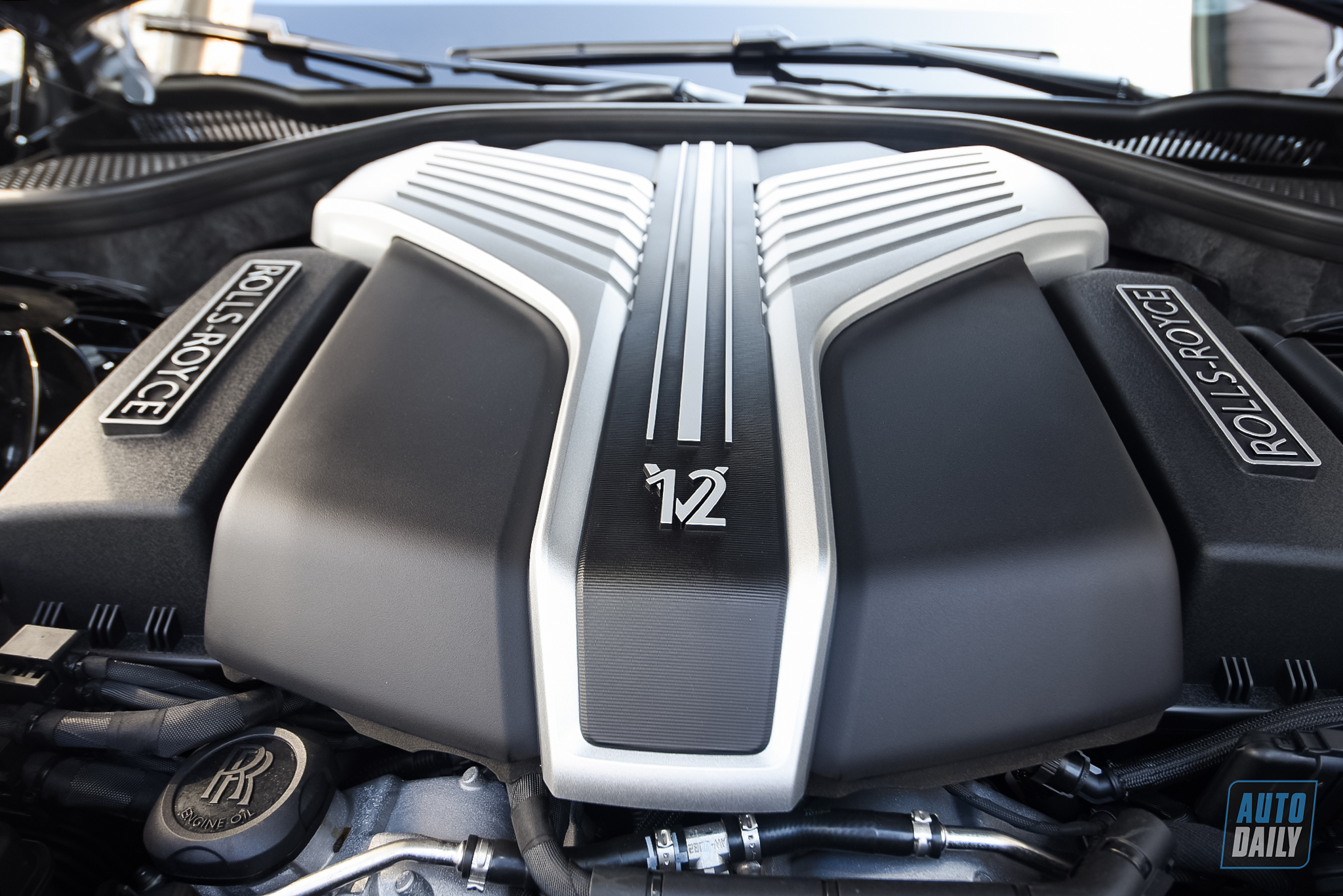 Ảnh chi tiết Rolls-Royce Ghost EWB 2021 đầu tiên về Việt Nam 21.jpg