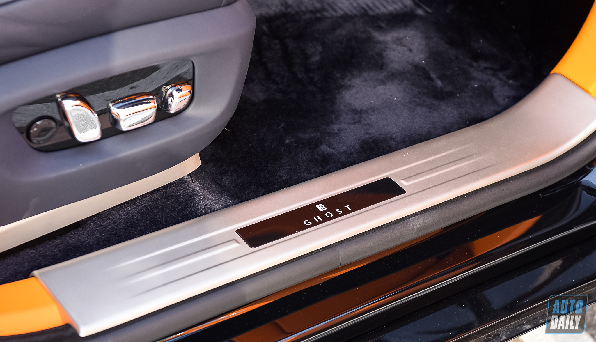 Ảnh chi tiết Rolls-Royce Ghost EWB 2021 đặt hàng cá nhân hoá 35.jpg