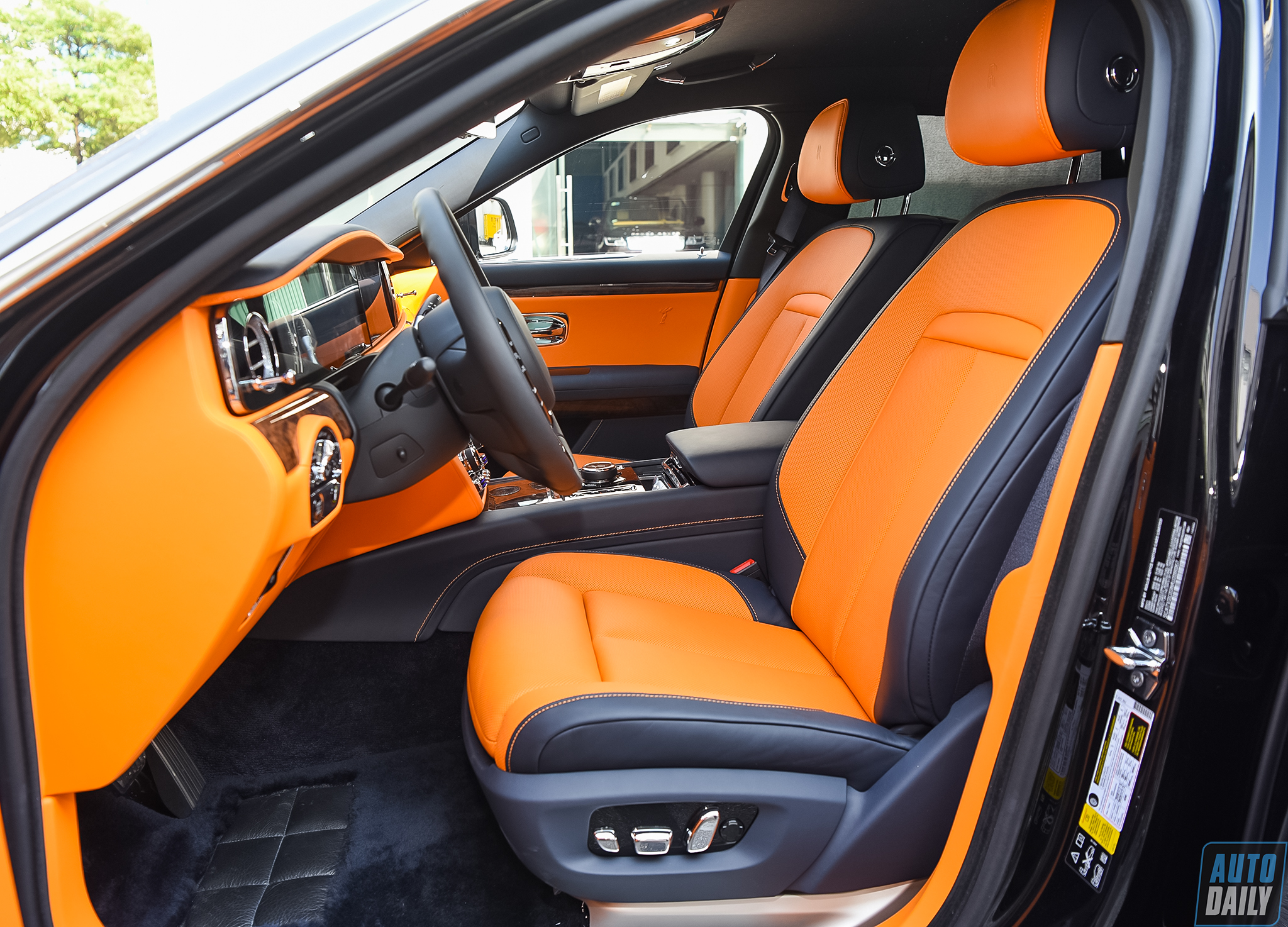 Chi tiết Rolls-Royce Ghost EWB 2021 bản cá nhân hoá tại Việt Nam 37.jpg