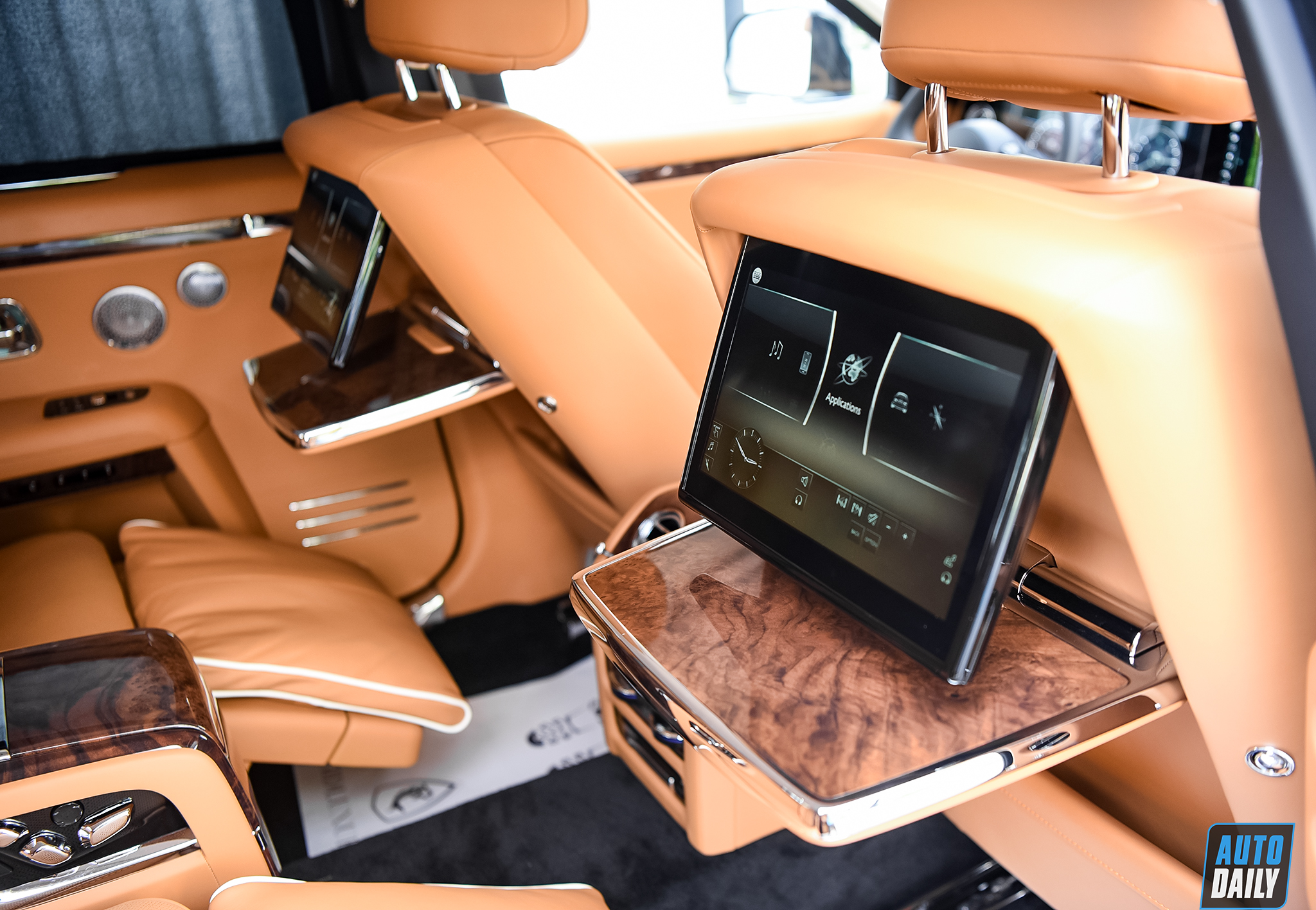 Ảnh chi tiết Rolls-Royce Ghost EWB 2021 đầu tiên về Việt Nam a20.jpg