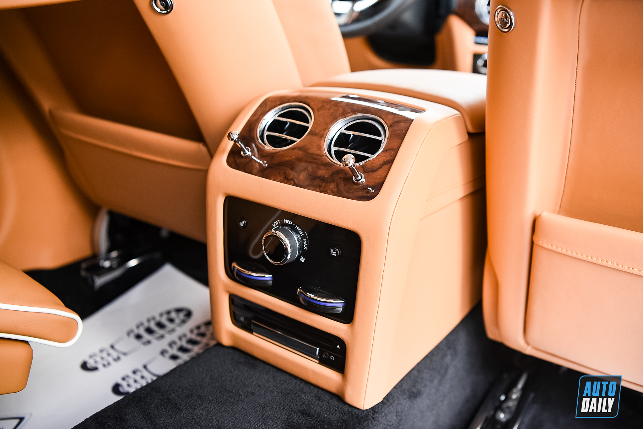 Ảnh chi tiết Rolls-Royce Ghost EWB 2021 đầu tiên về Việt Nam a22.jpg